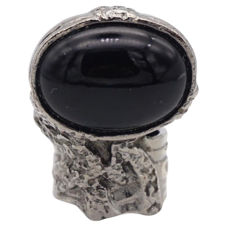 Yves Saint Laurent YSL Anello con cabochon nero, misura 6, A. Silver

Ottime condizioni. Firmato sul retro. Vintage. 100% autentico.

Graffi molto leggeri. 

Firmato sul retro YSL, Made in France.

UK L/M.

_ _ _

Ottimo per essere indossato tutti i