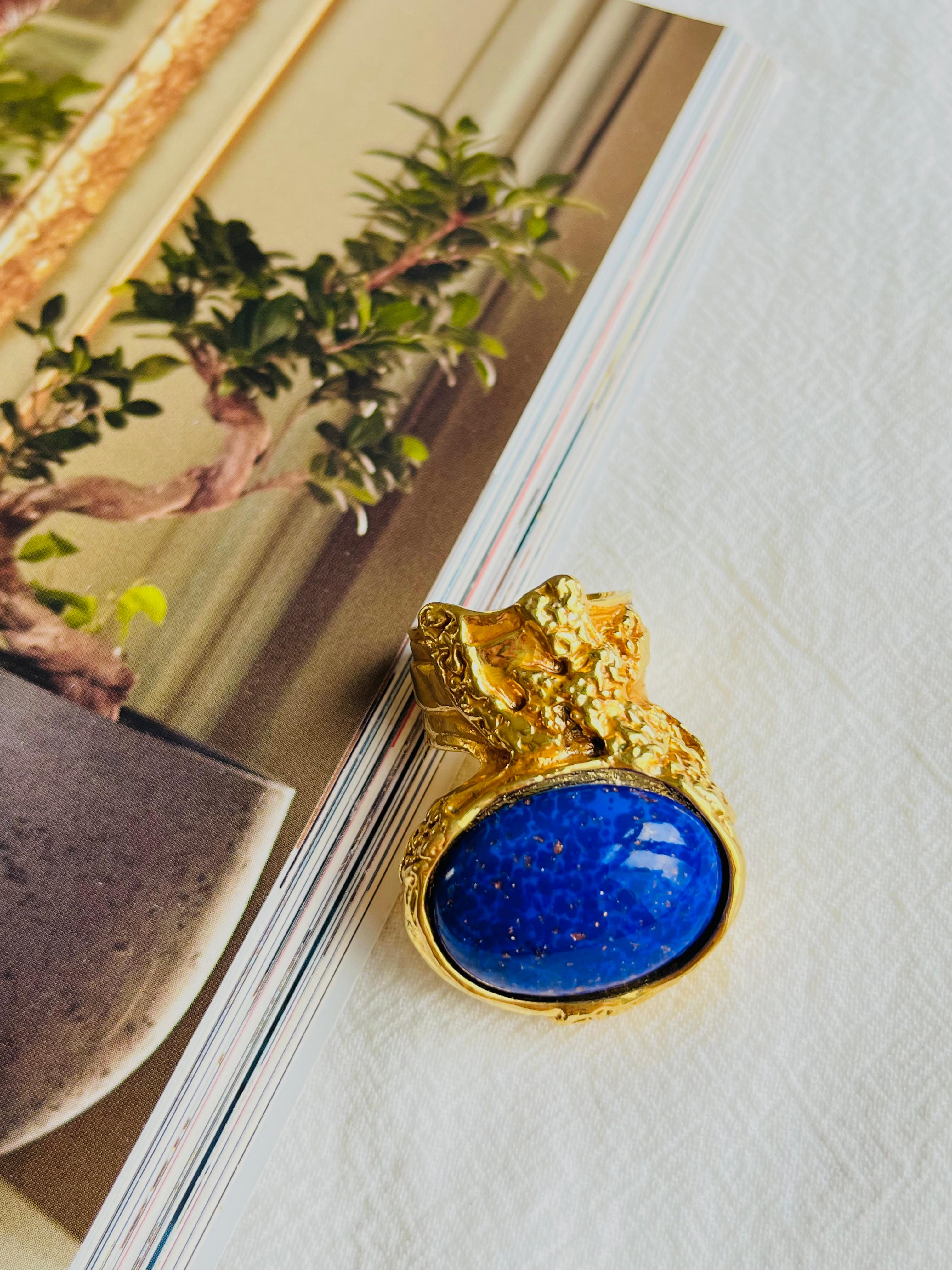 Yves Saint Laurent YSL Arty Blue Navy Cabochon Statement Chunky Ring, US 8, Gold Plated

Very good condition. Rare to find.

Vintage. 100% genuine. 

UK size: Q.

Signed on the back YSL, Made in France.

_ _ _

Great for everyday wear. Come with