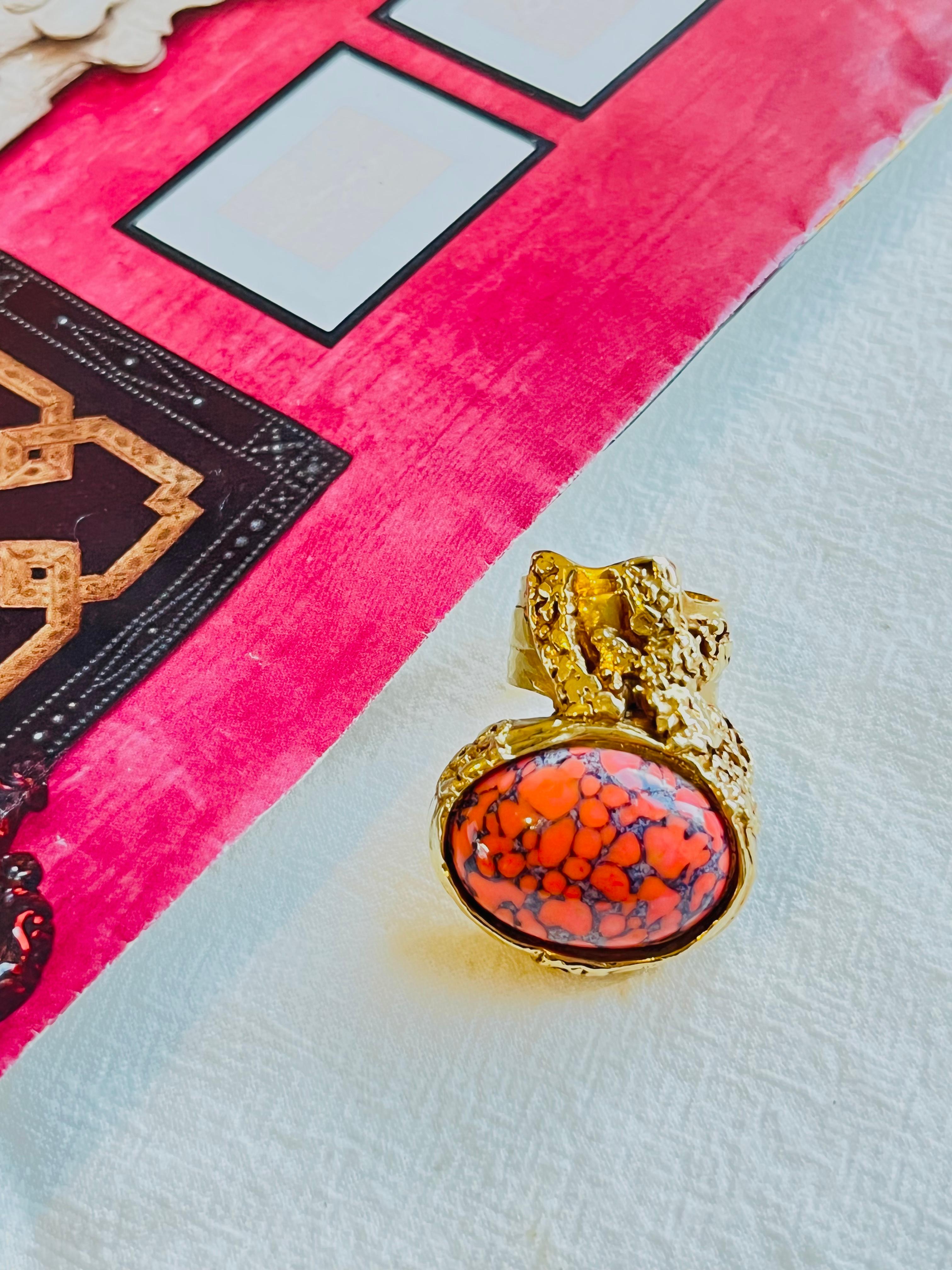 Art déco Yves Saint Laurent YSL Arty Cabochon Coral Orange Marble Bague en or épais, US 7 en vente