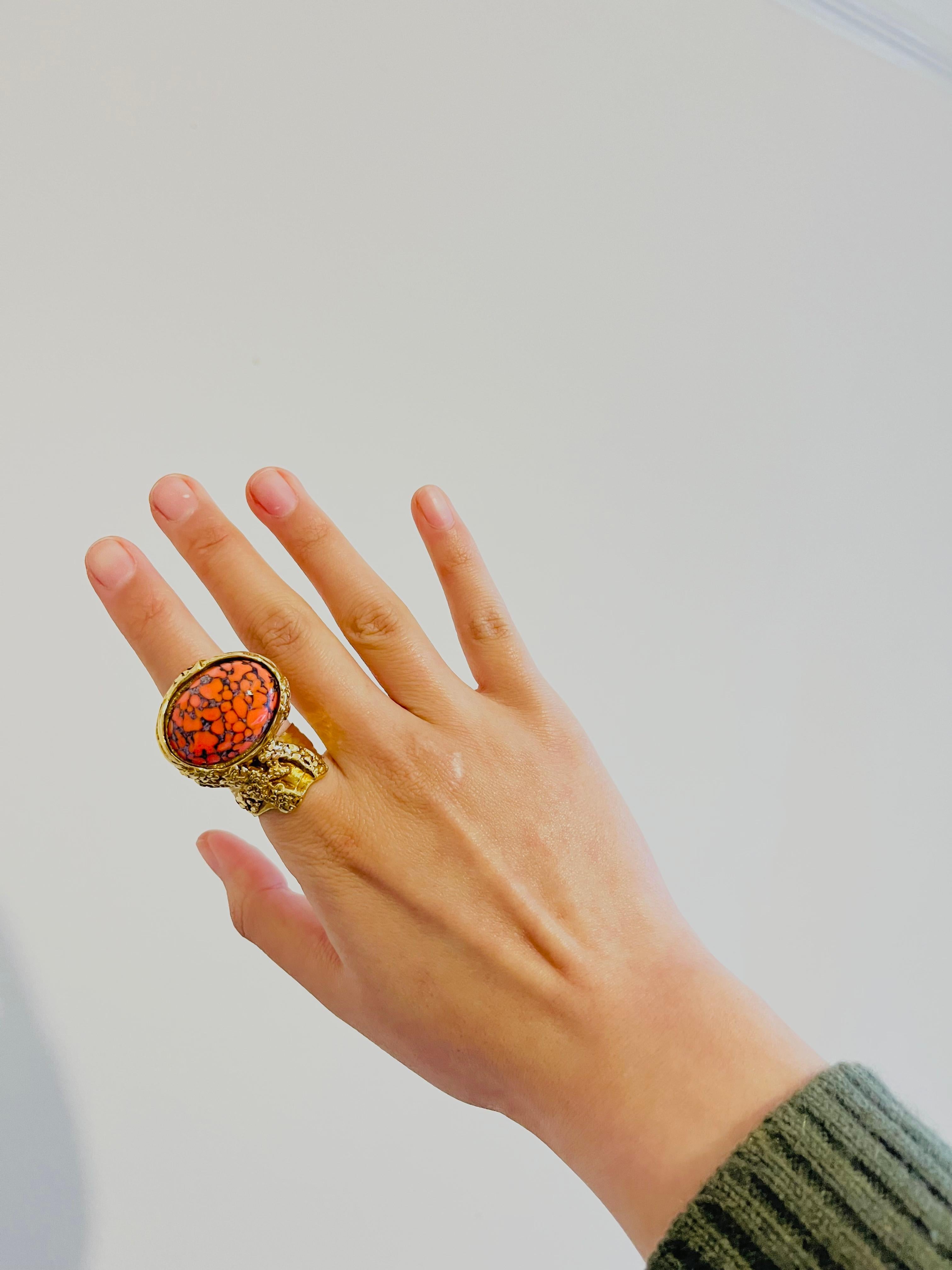 Yves Saint Laurent YSL Arty Cabochon Coral Orange Marble Bague en or épais, US 7 Unisexe en vente