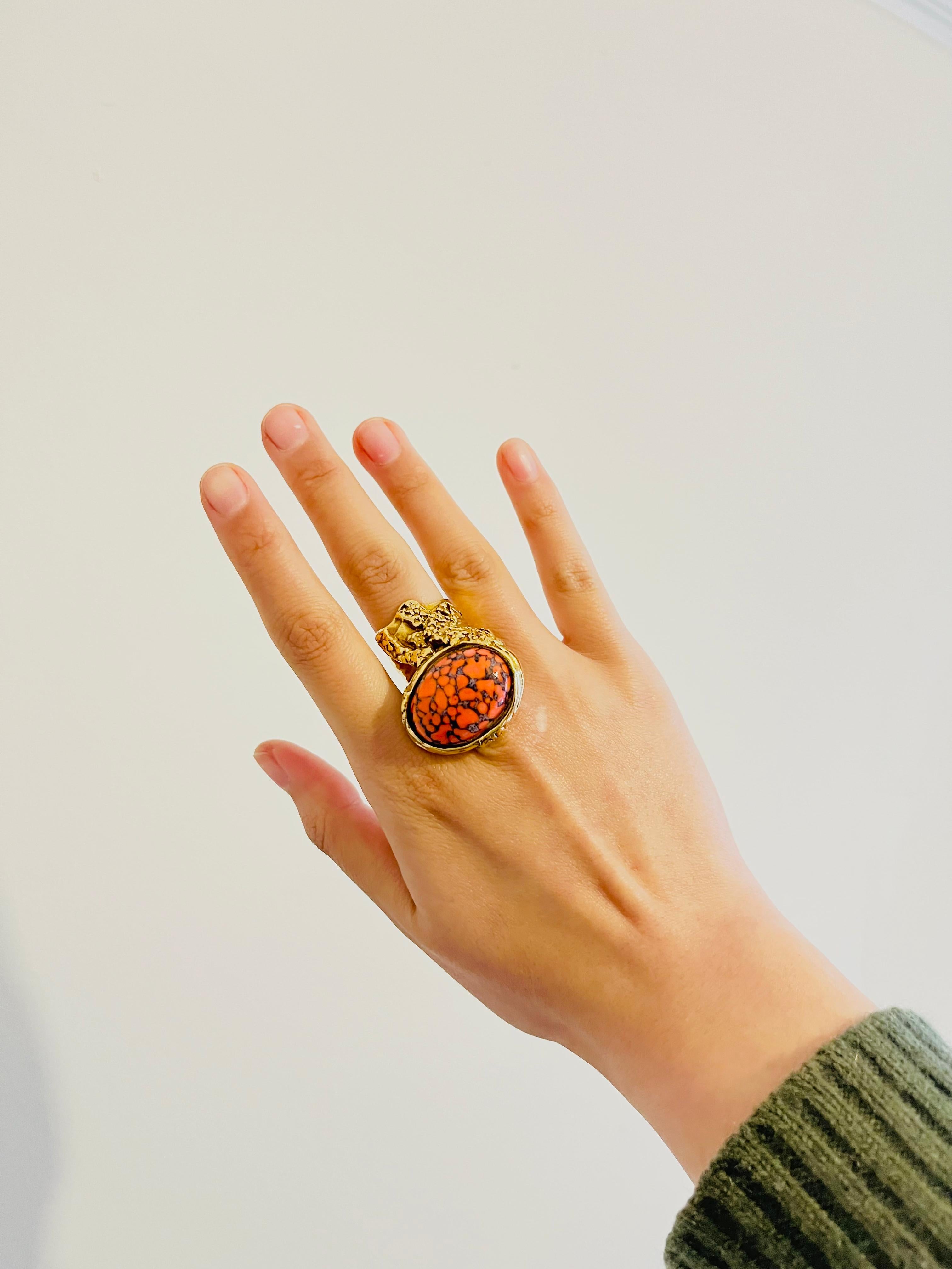 Yves Saint Laurent YSL Arty Cabochon Coral Orange Marble Bague en or épais, US 7 en vente 1