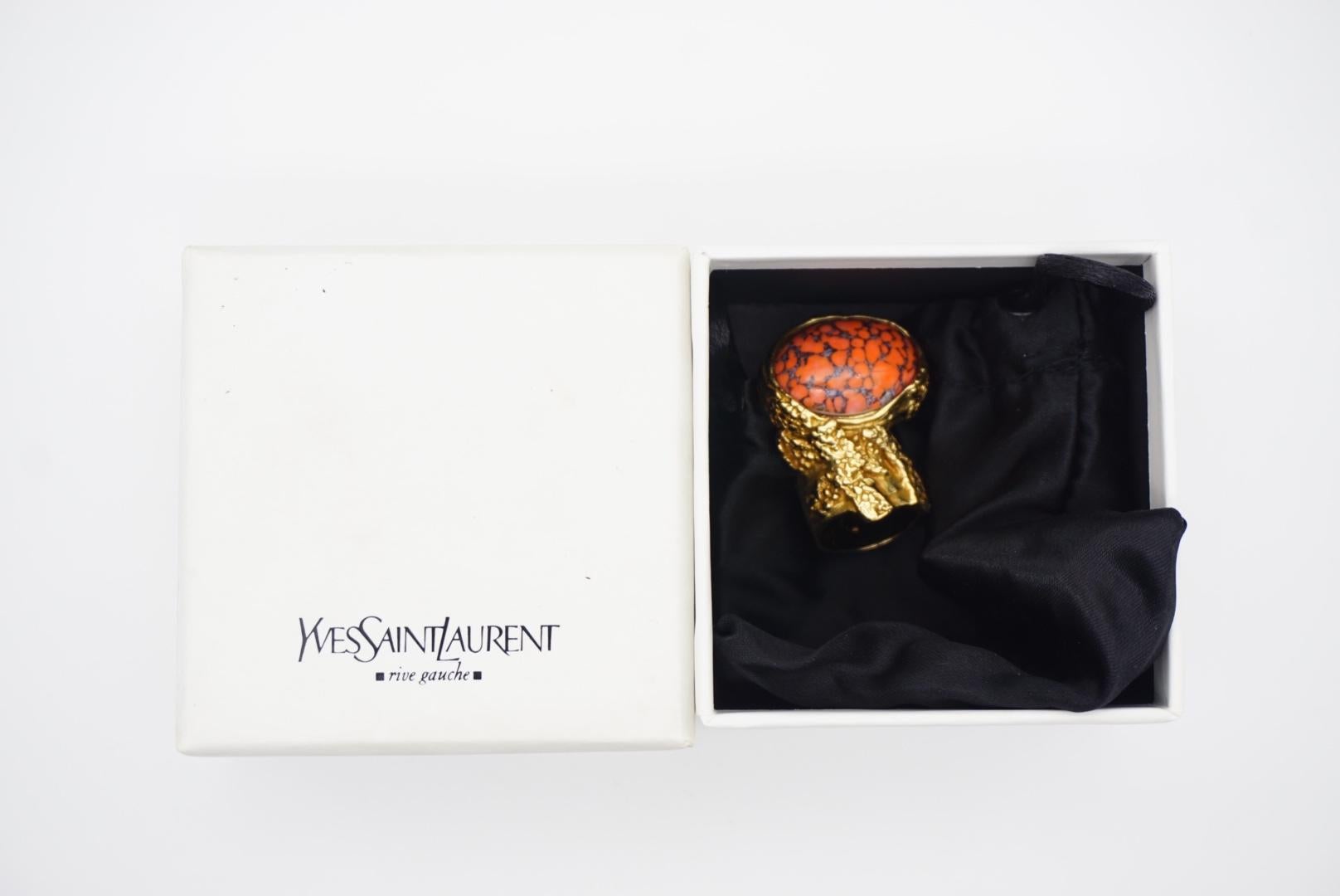 Yves Saint Laurent YSL Arty Cabochon Coral Orange Marble Bague en or épais, US 7 en vente 2
