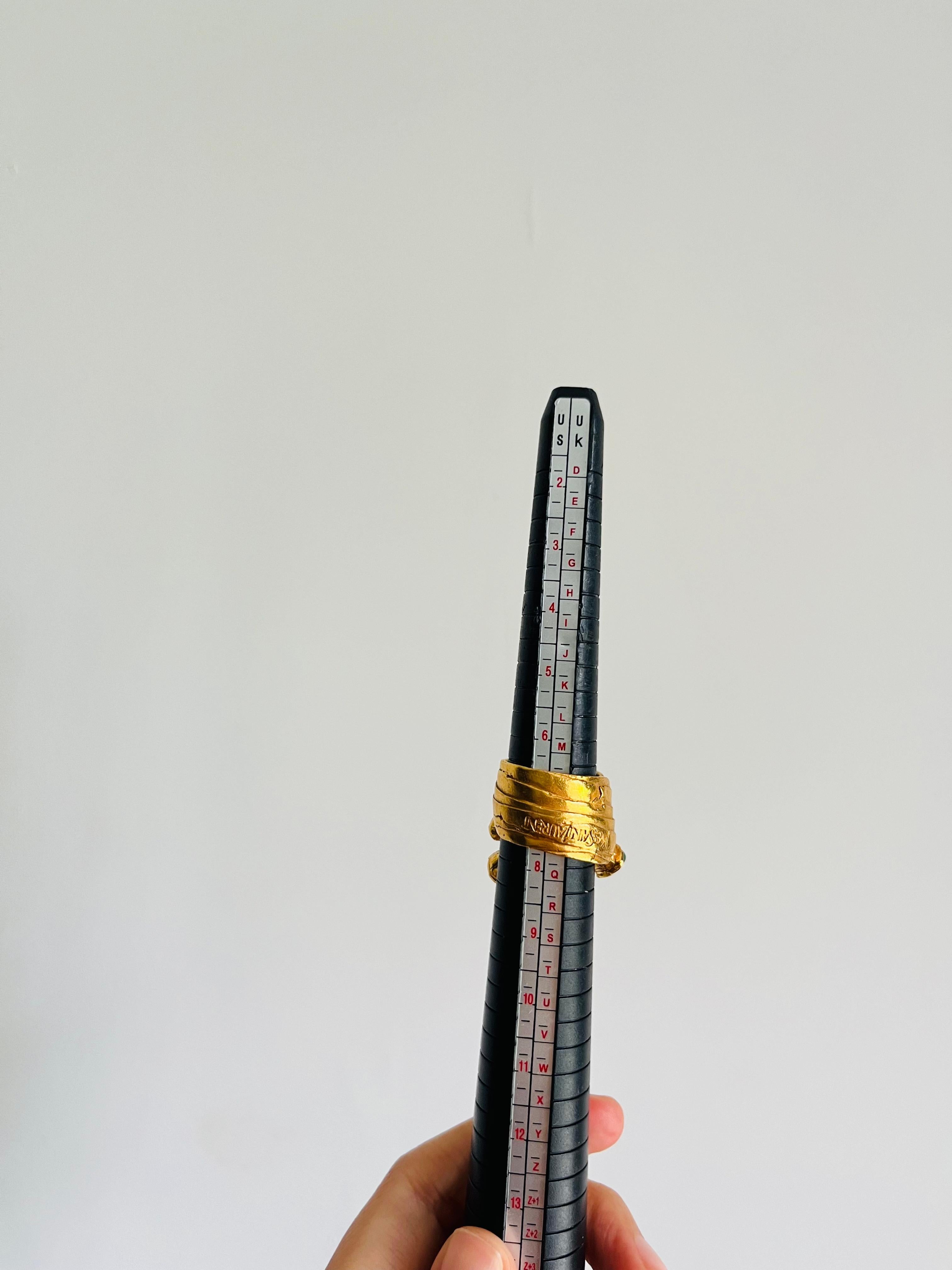 Yves Saint Laurent YSL Anello in oro con smeraldo verde cabochon e Dot Dot, misura 6 in vendita 8