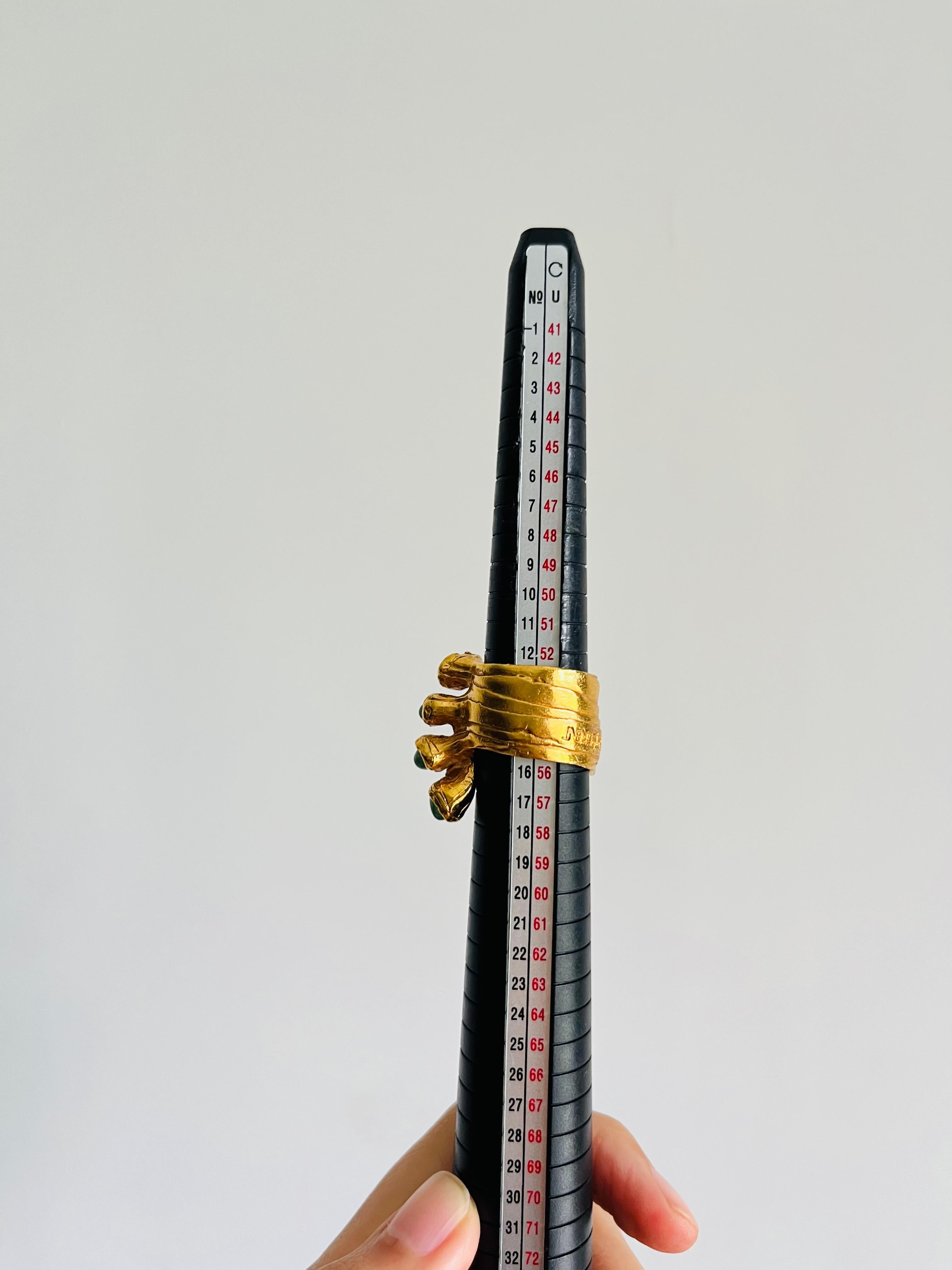 Yves Saint Laurent YSL Anello in oro con smeraldo verde cabochon e Dot Dot, misura 6 in vendita 9