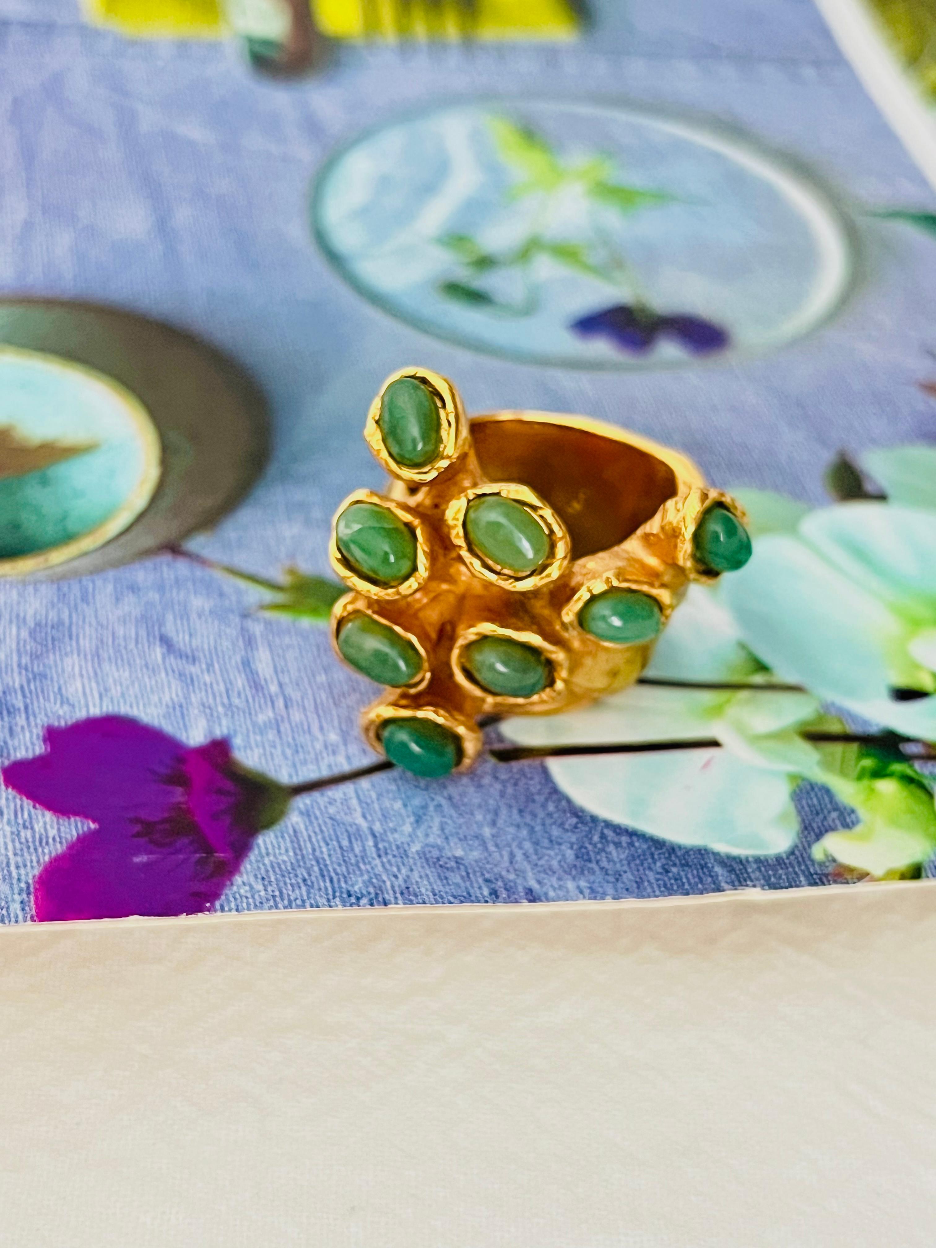 Yves Saint Laurent YSL Anello in oro con smeraldo verde cabochon e Dot Dot, misura 6 In condizioni ottime in vendita a Wokingham, England