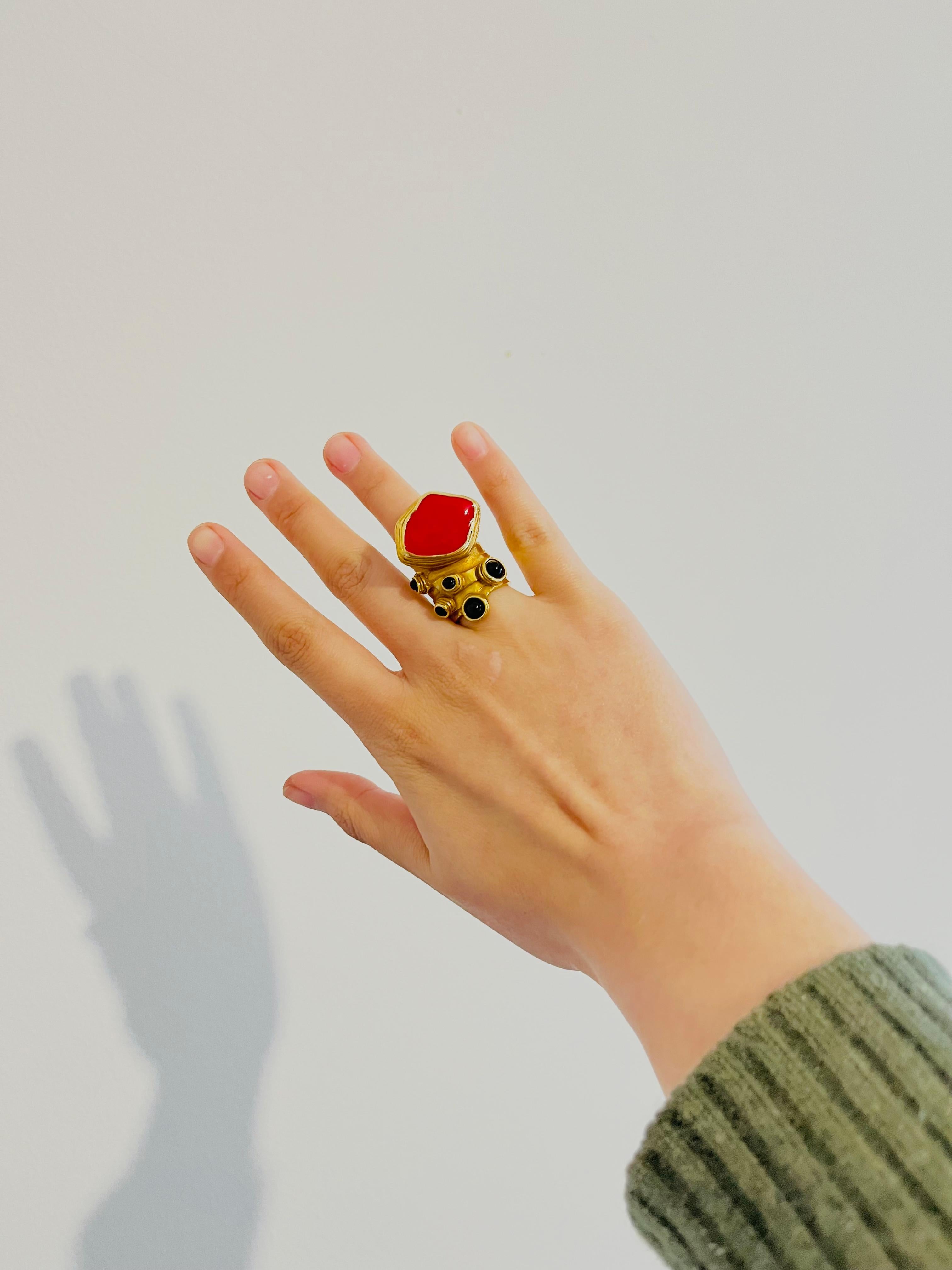 Yves Saint Laurent YSL Arty Cabochon Rot Schwarz Dots Chunky Statement-Ring Größe 5 im Zustand „Hervorragend“ im Angebot in Wokingham, England