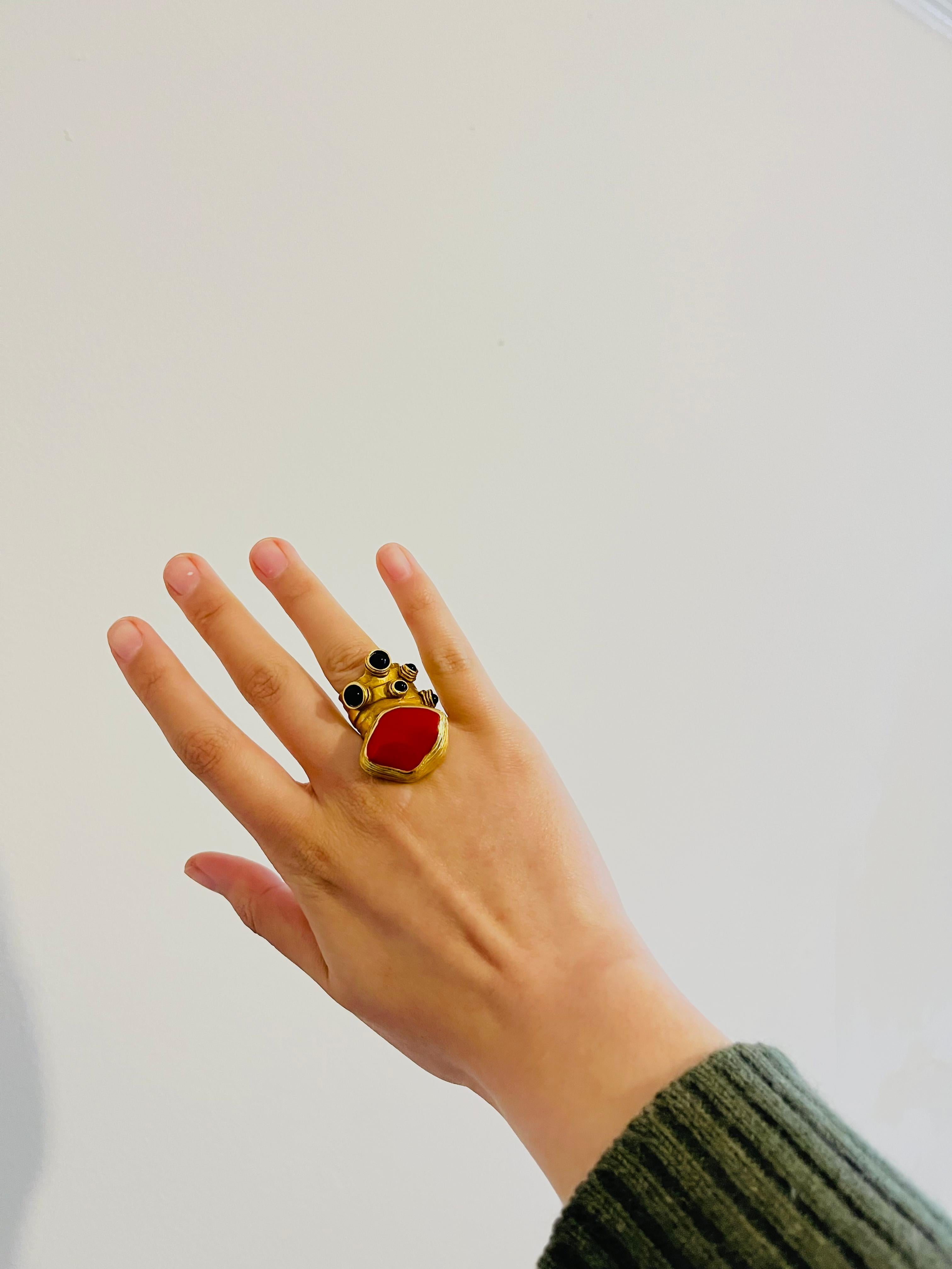 Yves Saint Laurent YSL Arty Cabochon Rot Schwarz Dots Chunky Statement-Ring Größe 5 für Damen oder Herren im Angebot