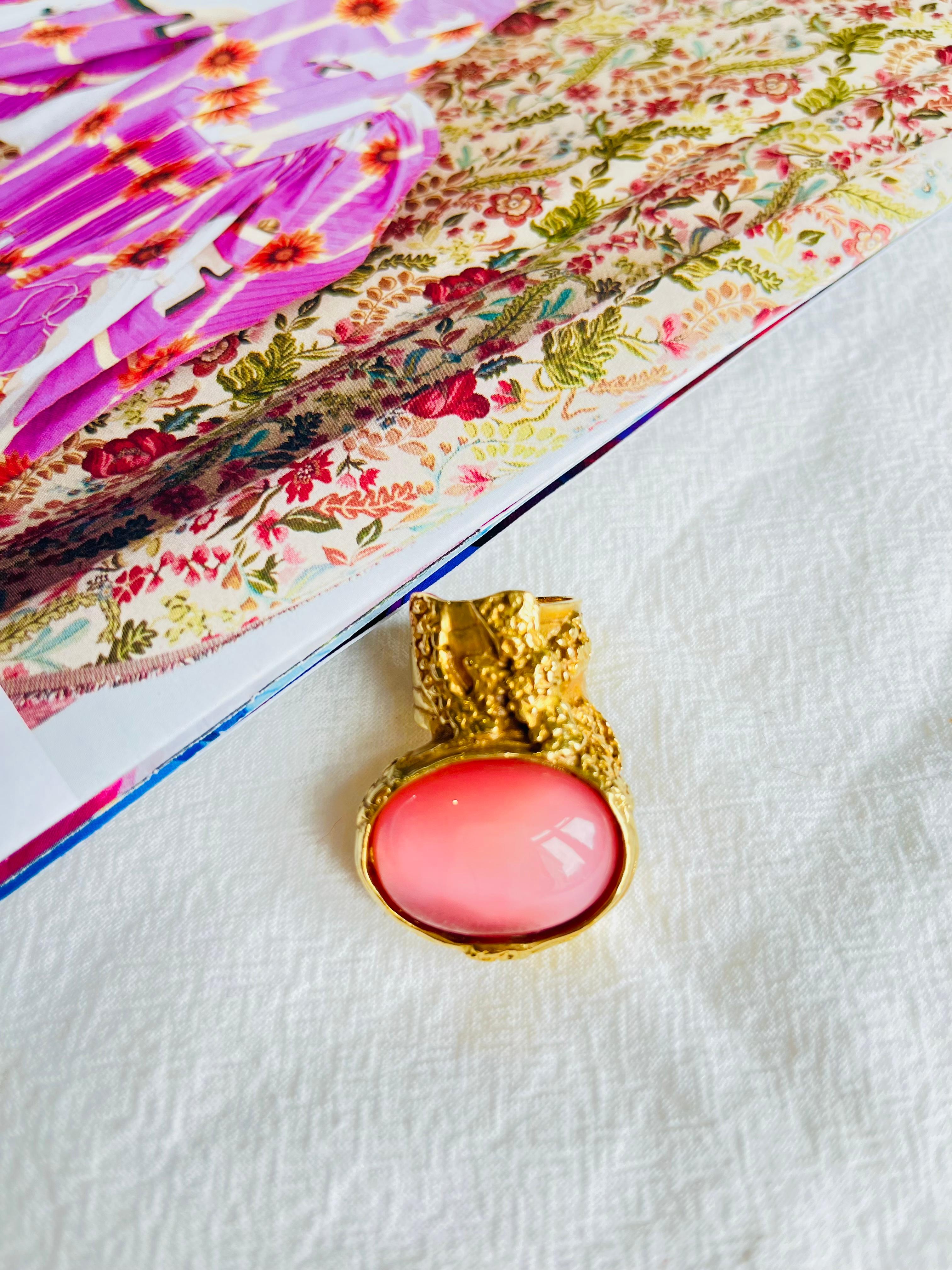 Yves Saint Laurent YSL Arty Anillo grueso de oro con esmalte rosa transparente, talla 6 en Excelente estado para la venta en Wokingham, England