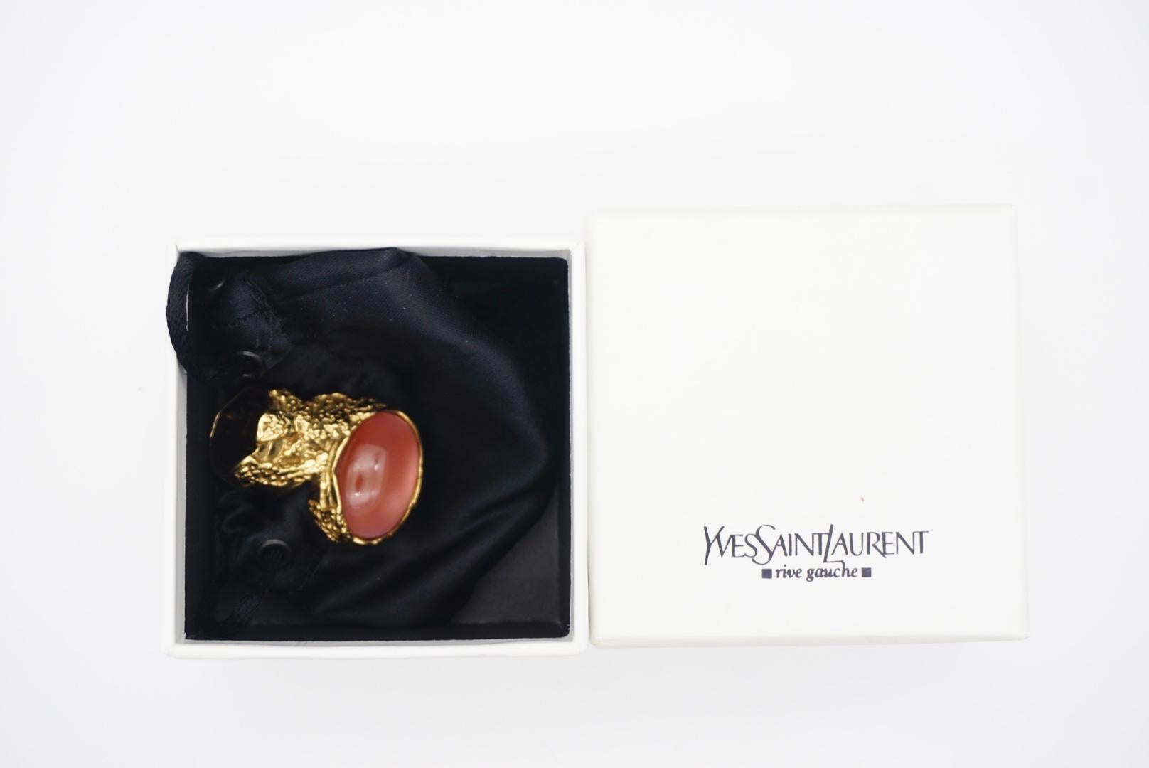 Yves Saint Laurent YSL Arty Anillo grueso de oro con esmalte rosa transparente, talla 6 en venta 4