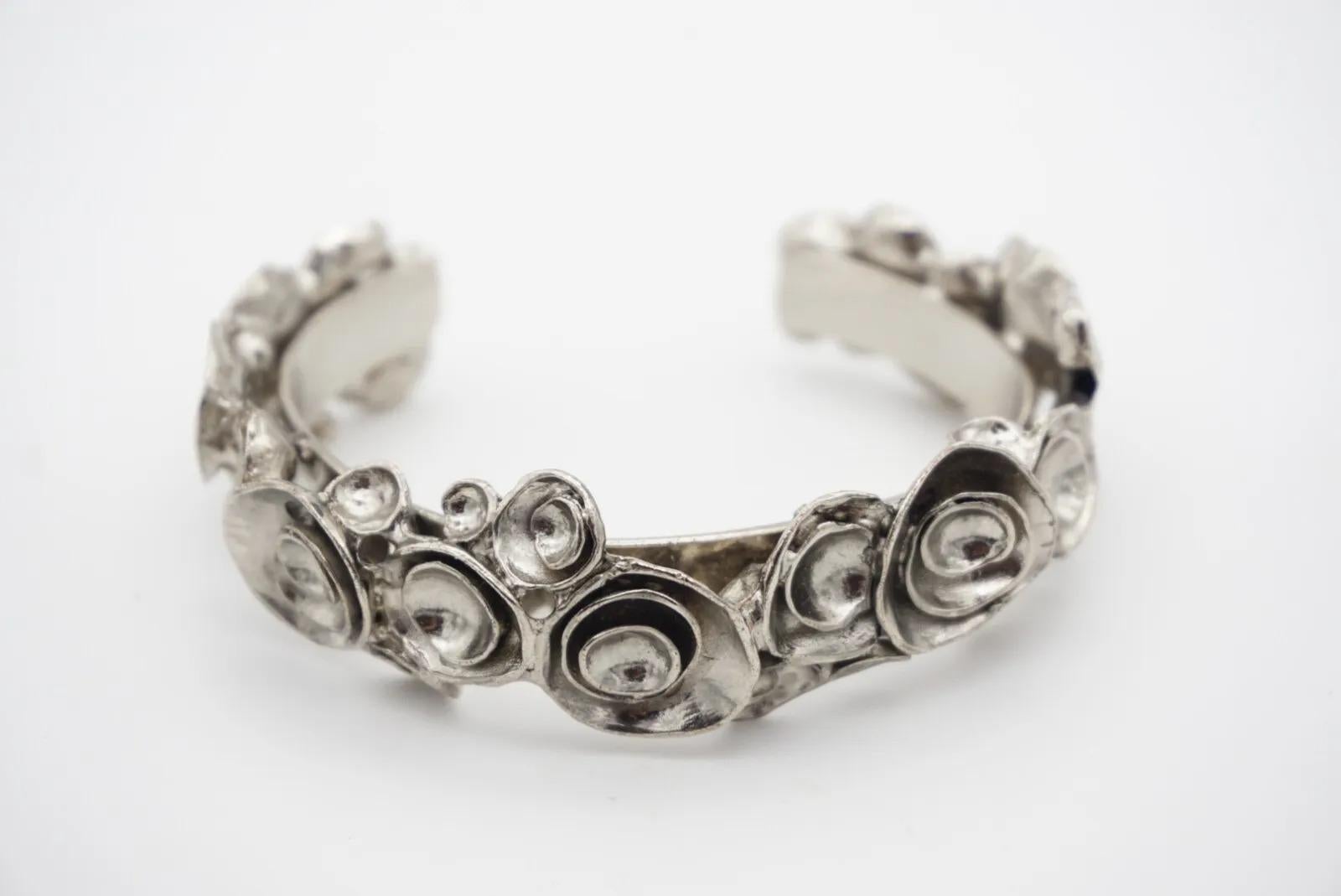 Yves Saint Laurent YSL Bracciale Modernista d'Argento con Cluster a Vortice e Fiori in vendita 8