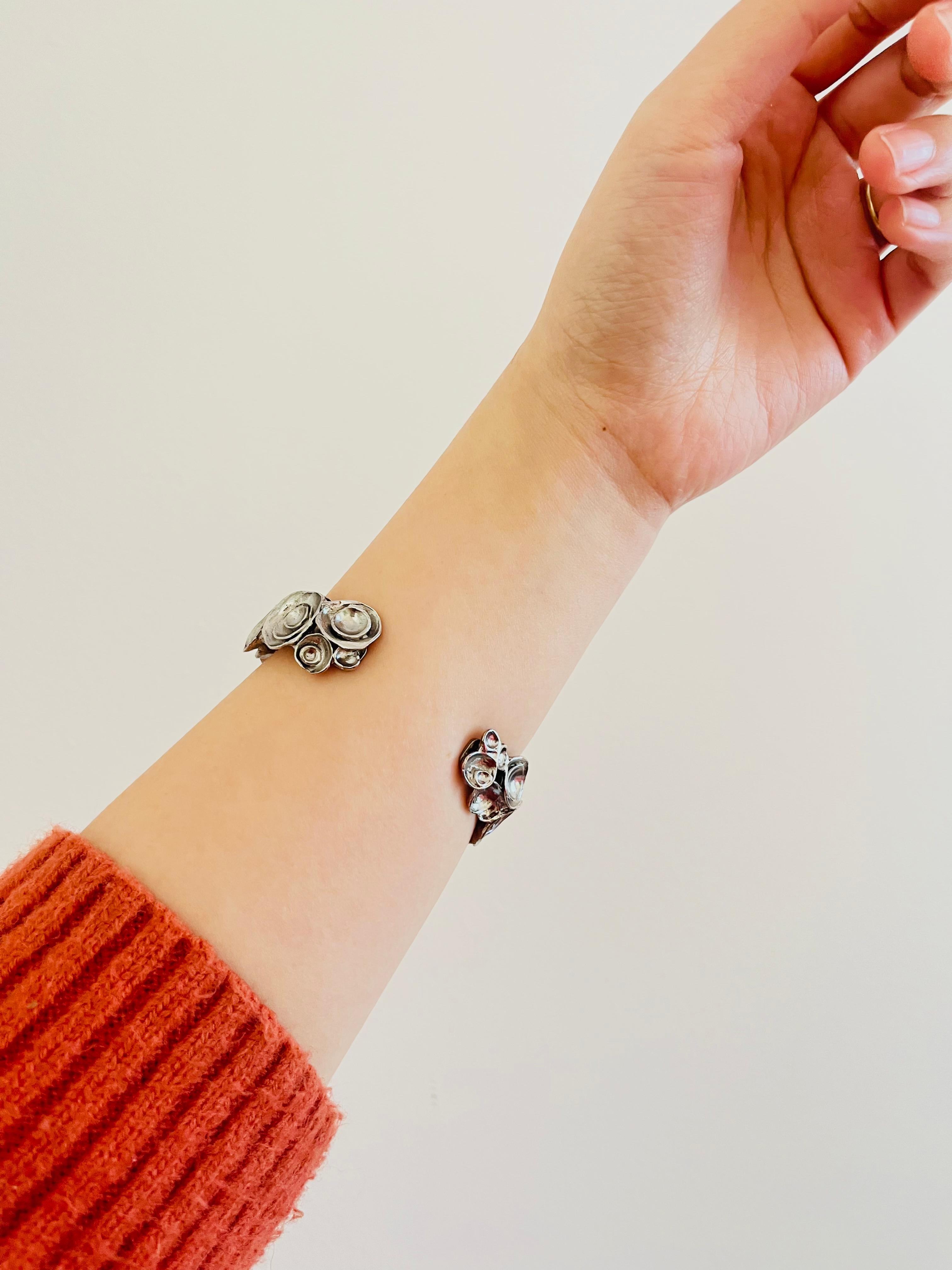 Yves Saint Laurent YSL Bracciale Modernista d'Argento con Fiori a Cluster Arty in vendita 6