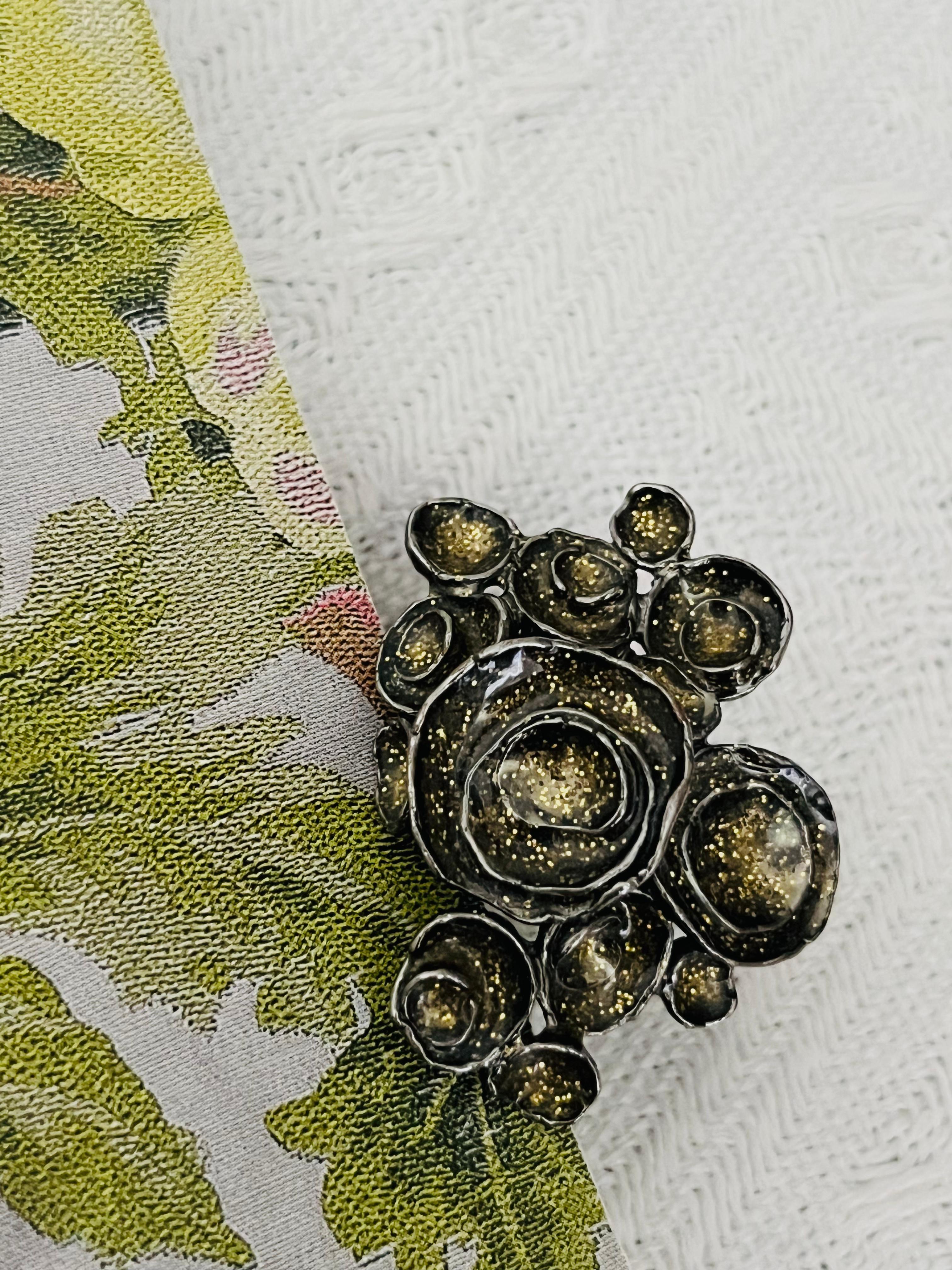 Femenino o masculino Anillo de cóctel Yves Saint Laurent YSL Arty Glitter Cluster Swirl Flowers, talla 7 en venta
