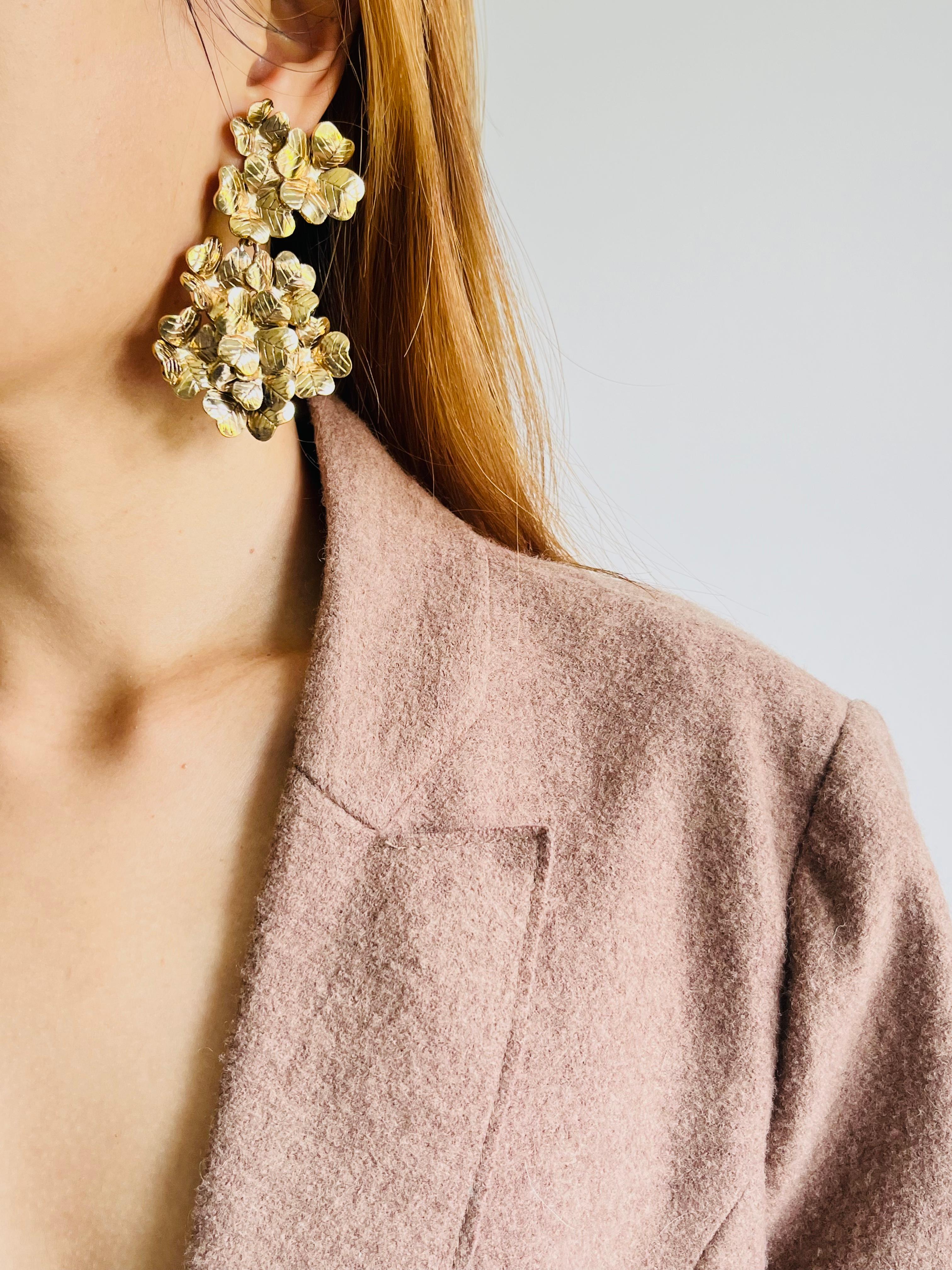 Yves Saint Laurent YSL - Boucles d'oreilles à clip en forme de trèfle floral et de feuille d'or Unisexe en vente