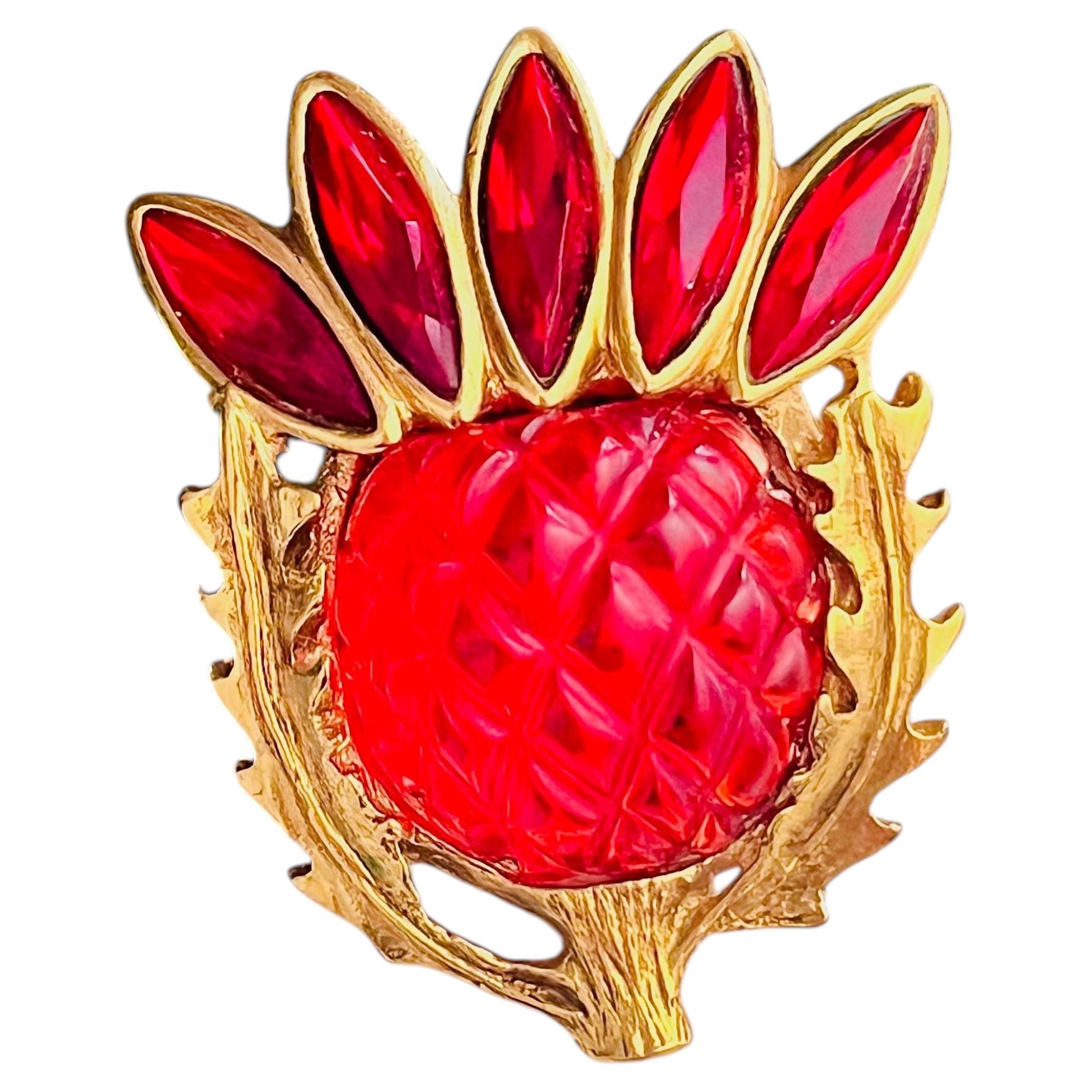 Yves Saint Laurent YSL Arty Gold Gripoix: broche-colgante grande con forma de cardo y rubí rojo en venta