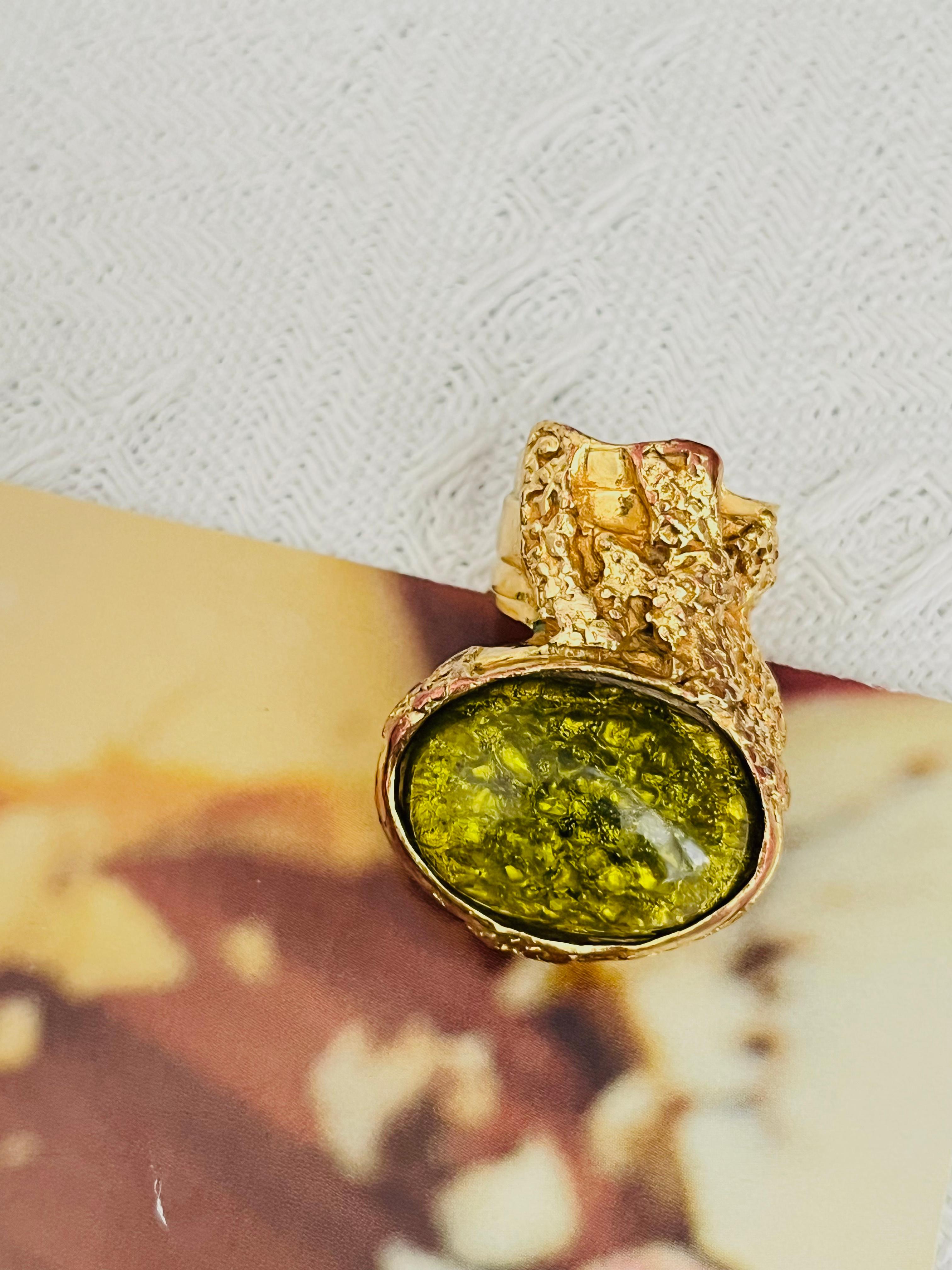 Art Déco Yves Saint Laurent YSL Arty Grass Green Cabochon Statement Cocktail Ring, Size 6 in vendita