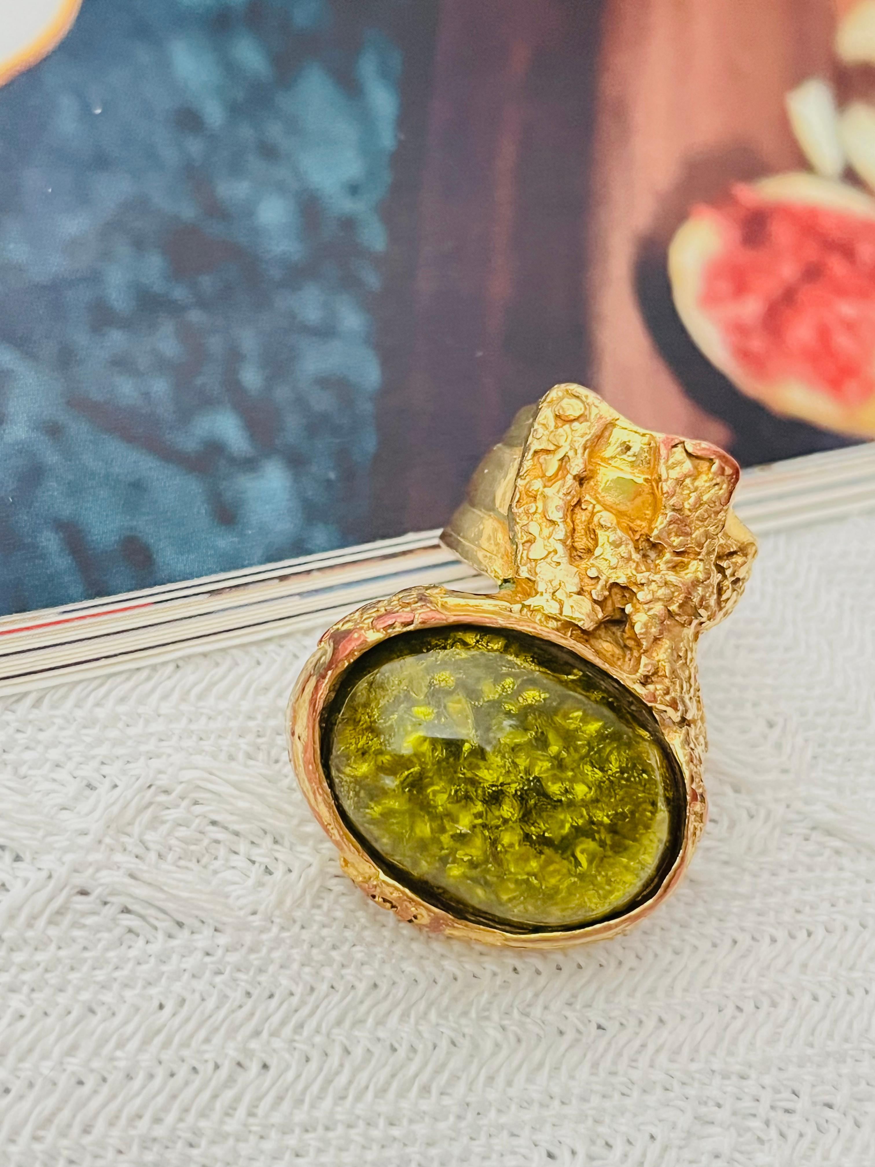 Yves Saint Laurent YSL Arty Grass Green Cabochon Statement Cocktail Ring, Size 6 In condizioni buone in vendita a Wokingham, England