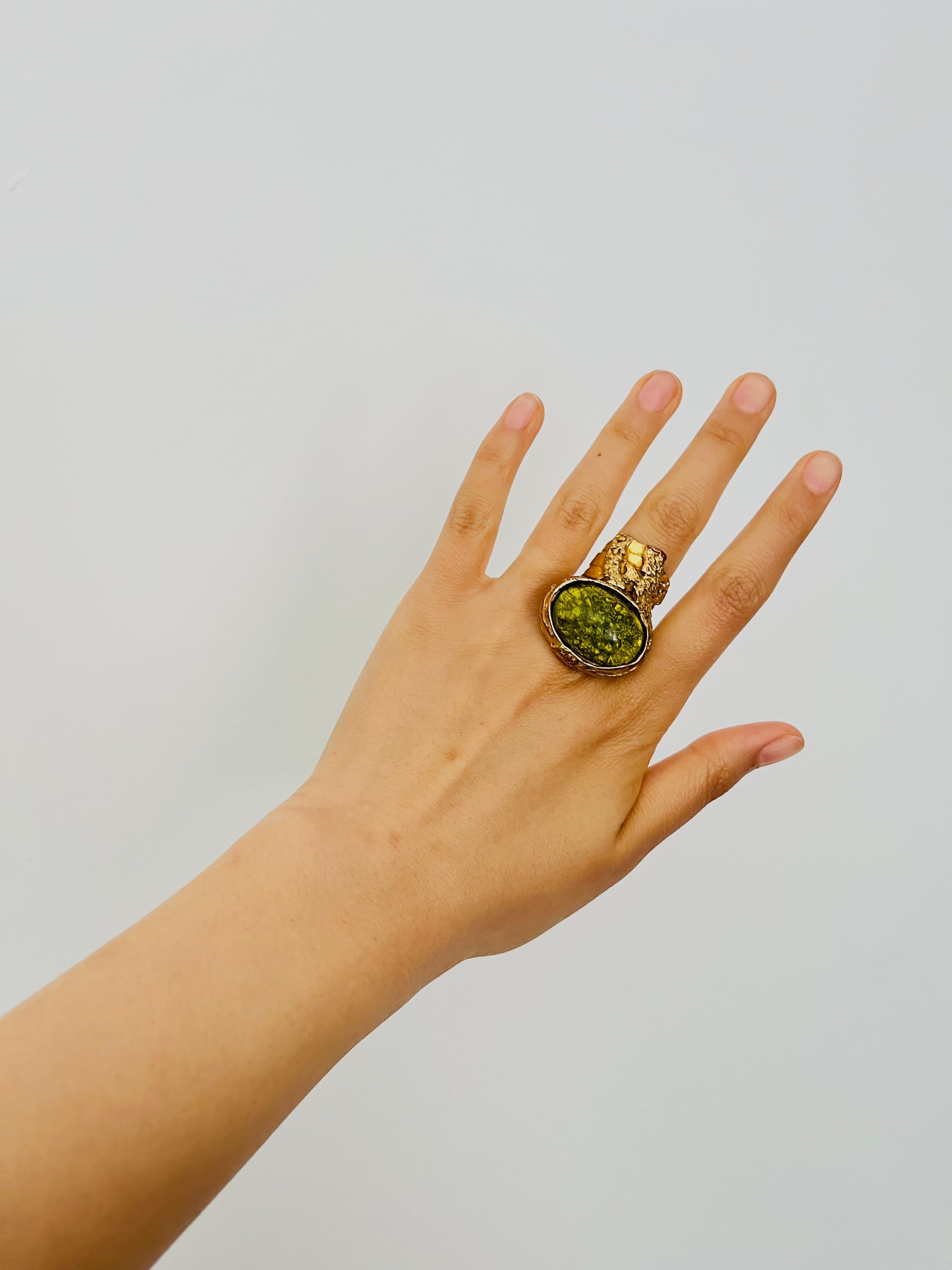 Yves Saint Laurent YSL Arty Grass Green Cabochon Statement Cocktail Ring, Size 6 in vendita 1