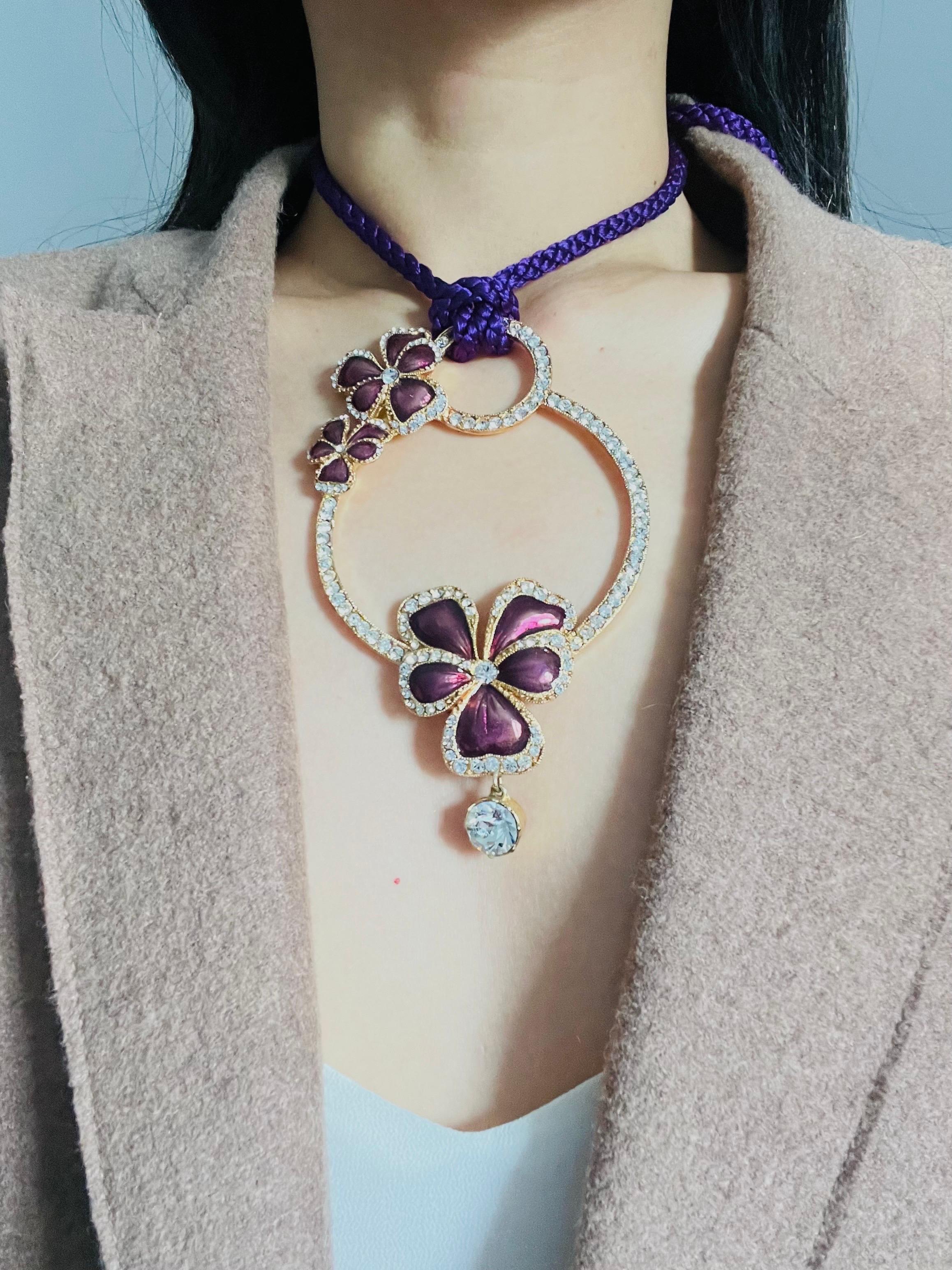 Yves Saint Laurent YSL Arty Enorme Collana lunga di cristalli con nappe a forma di viola viola, con fiori di pansé e di fiori di zucca in vendita 1