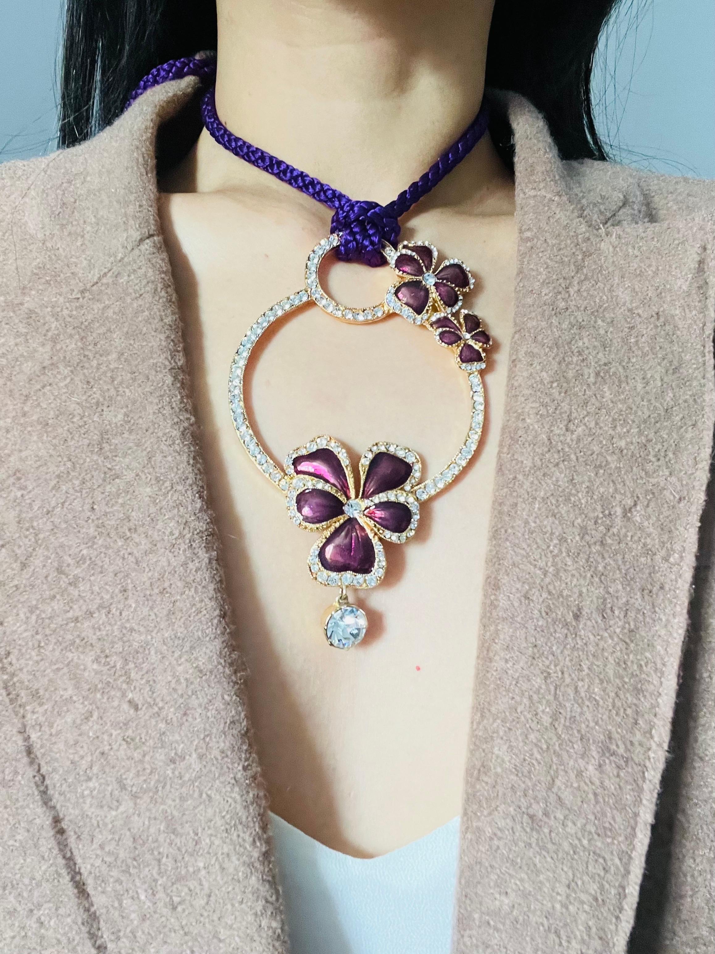 Yves Saint Laurent YSL Arty Enorme Collana lunga di cristalli con nappe a forma di viola viola, con fiori di pansé e di fiori di zucca in vendita 2