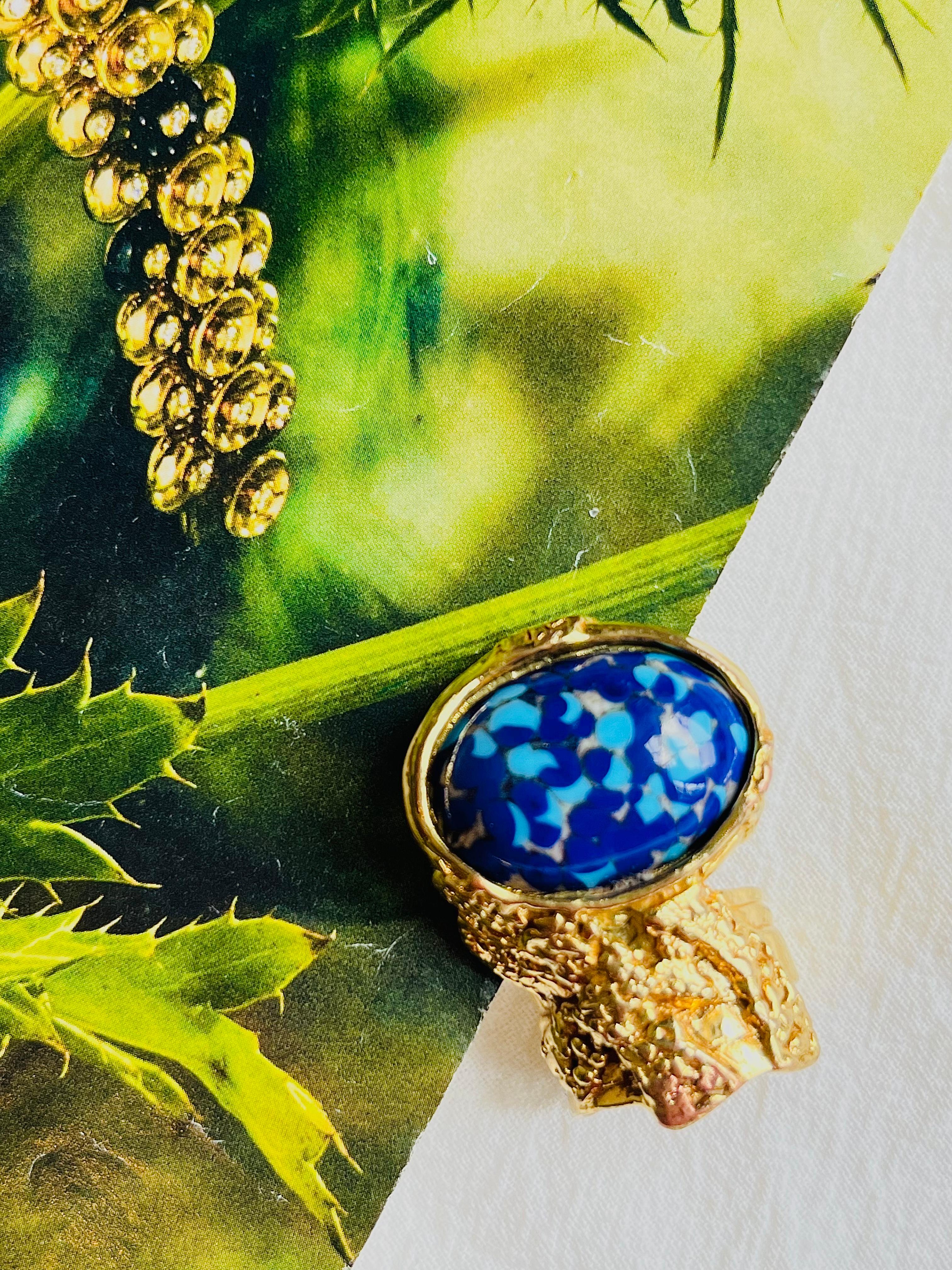 Yves Saint Laurent YSL Arty Navy Blue Dots Mosaic Statement Chunky Ring, Size 7, Gold Plated

Very good condition. Vintage. Light scratches or colour loss, barely noticeable. 100% genuine. 

UK size: N/O.

Signed on the back YSL, Made in France.

_