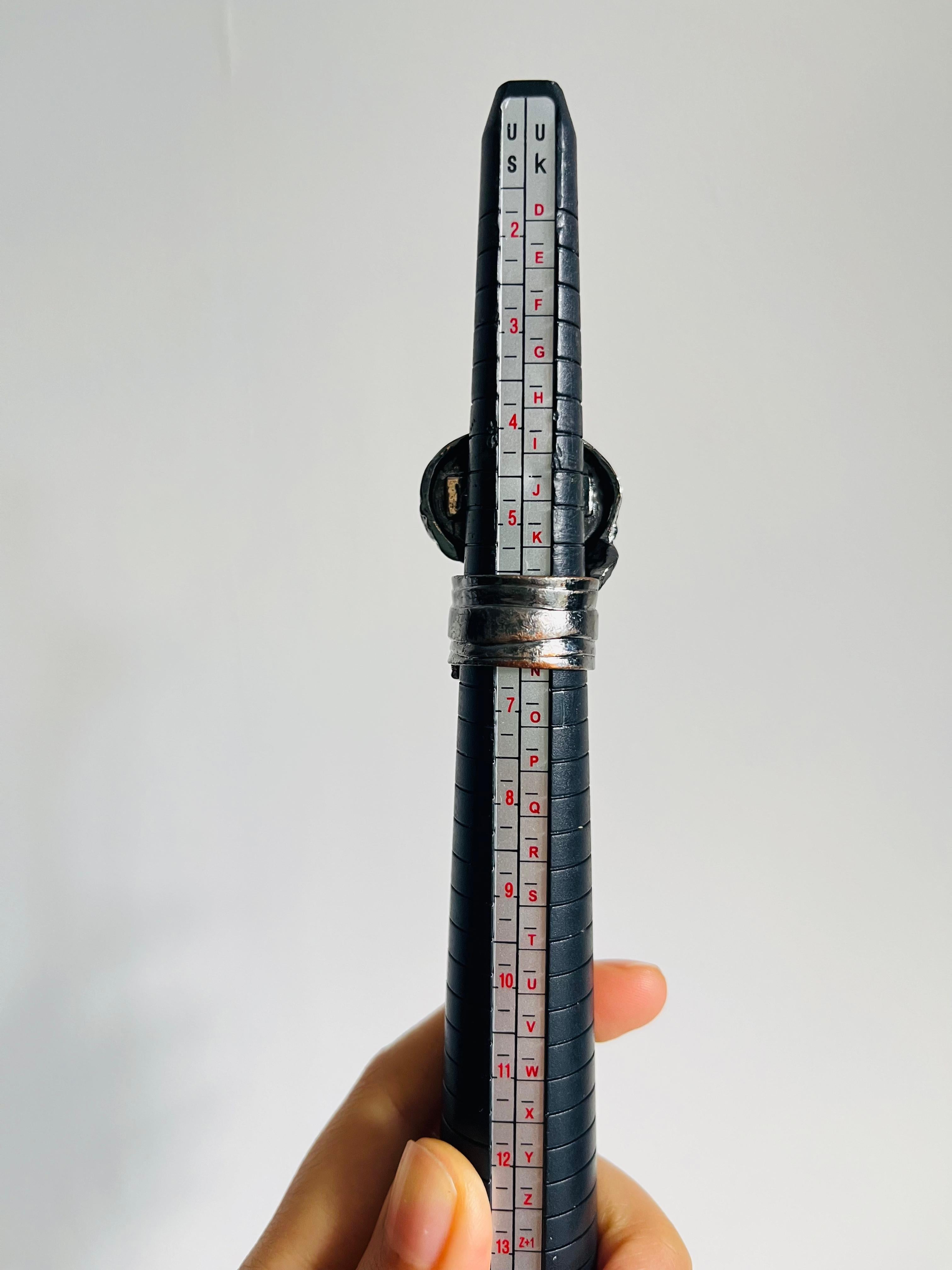 Yves Saint Laurent YSL Anello d'argento con cabochon di onice nero, misura 6 in vendita 8