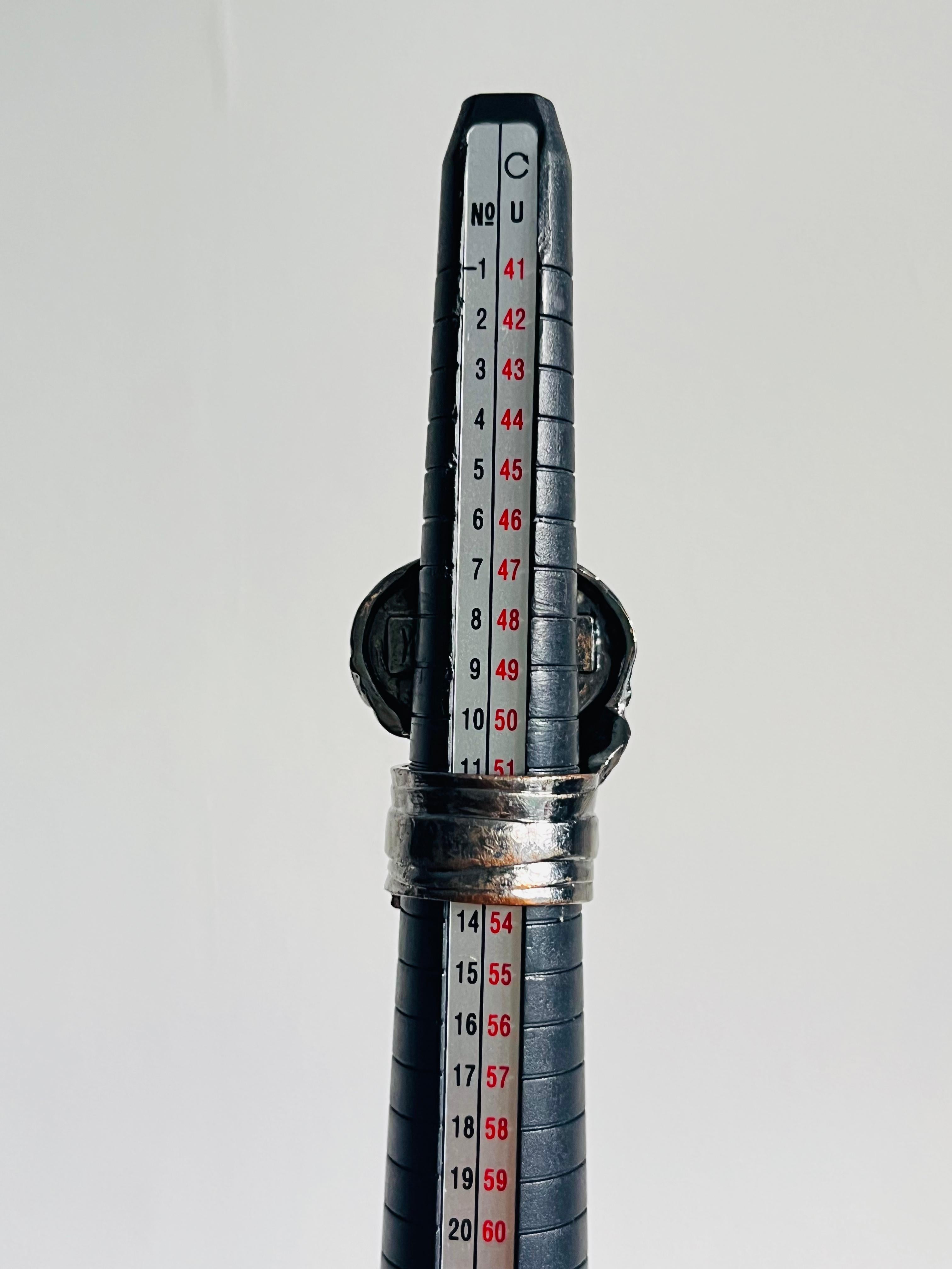 Yves Saint Laurent YSL Anello d'argento con cabochon di onice nero, misura 6 in vendita 9