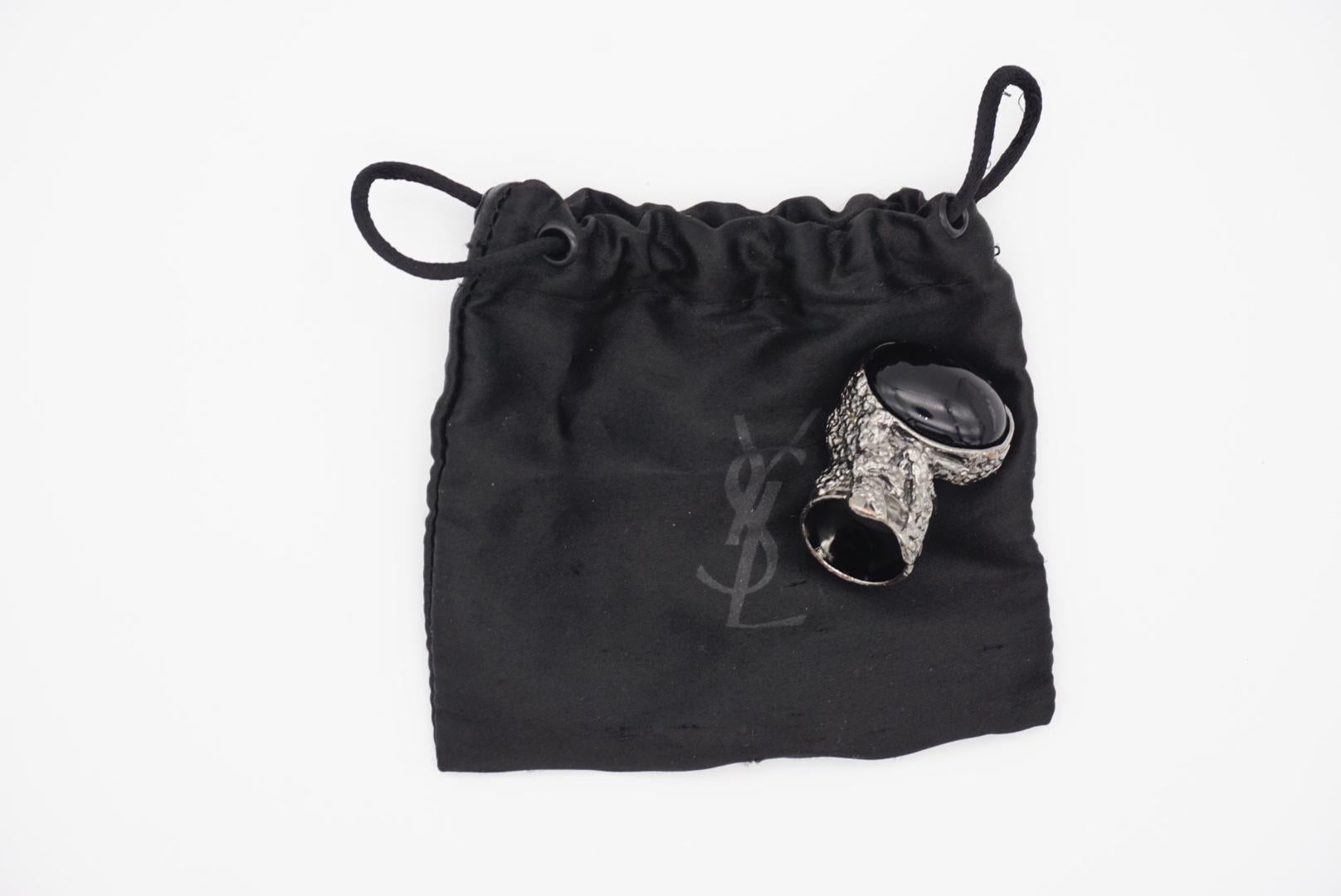 Yves Saint Laurent YSL Anello d'argento con cabochon di onice nero, misura 6 in vendita 2