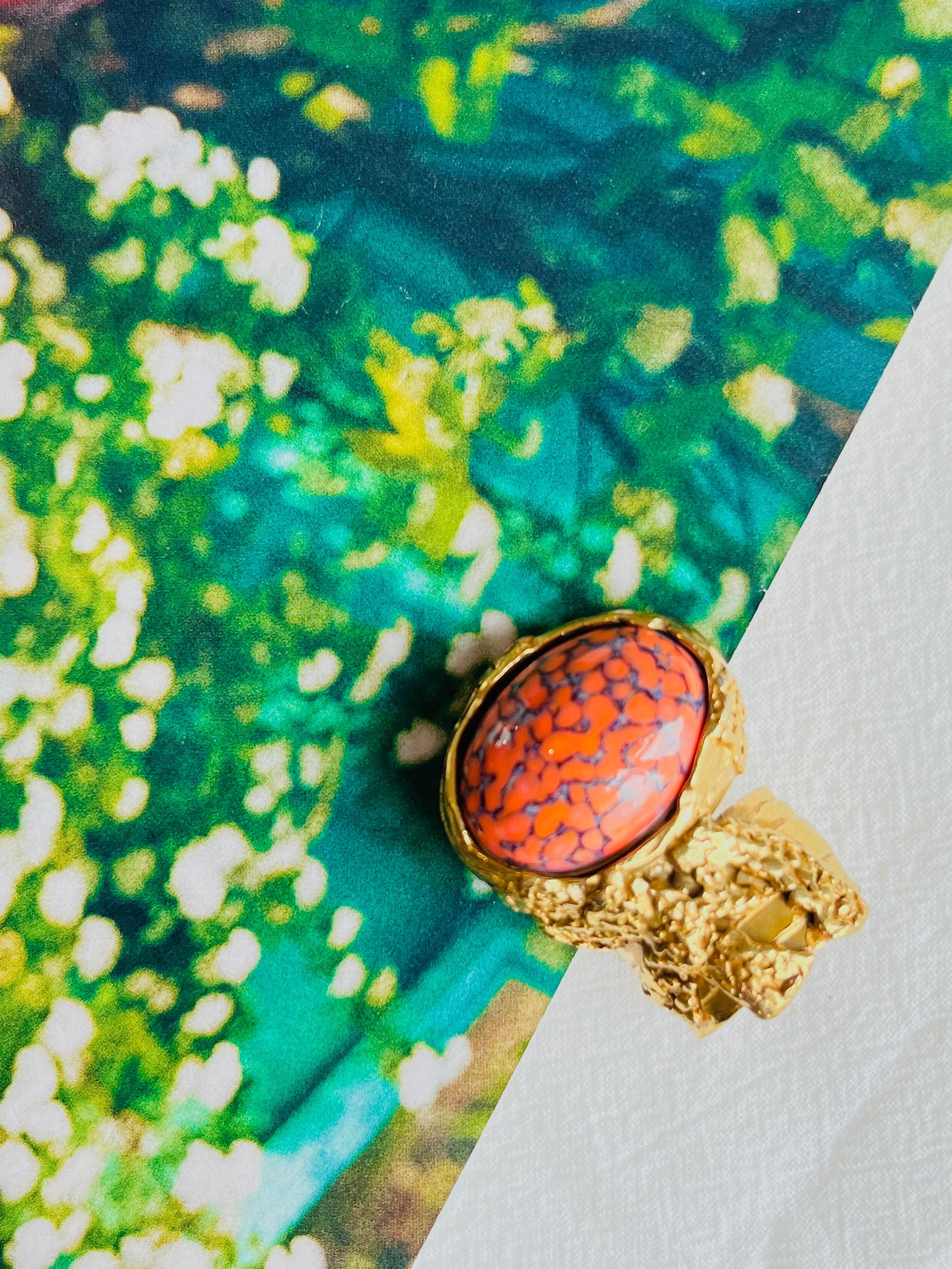 Yves Saint Laurent YSL Arty Orange Coral Cabochon Marble Chunky Ring, Size 7, Gold Plated

Very excellent condition. Vintage. 100% genuine. 

UK size: N/O.

Signed on the back YSL, Made in France.
_ _ _

Great for everyday wear. Come with velvet