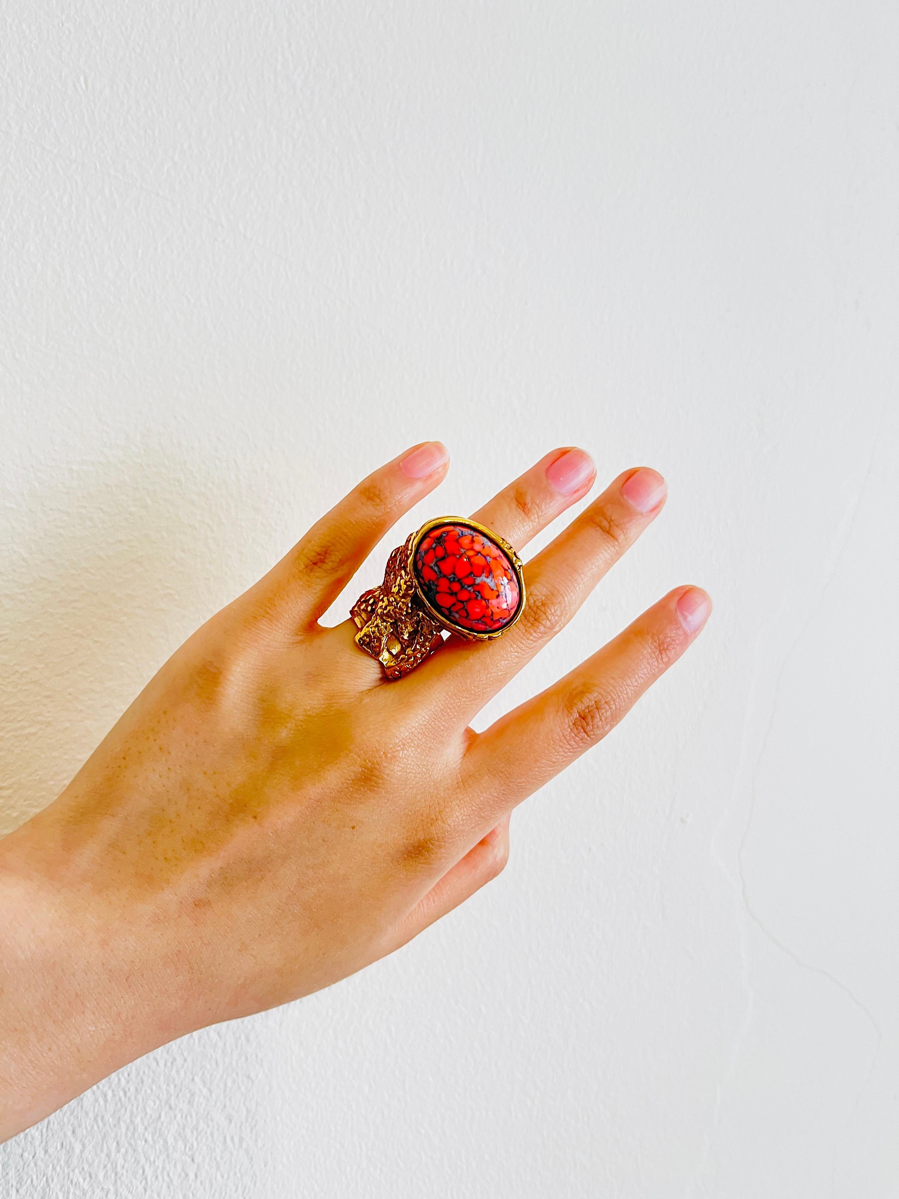 Yves Saint Laurent YSL Arty Orange Koralle Cabochon Statement Emaille-Ring, Größe 4 für Damen oder Herren im Angebot