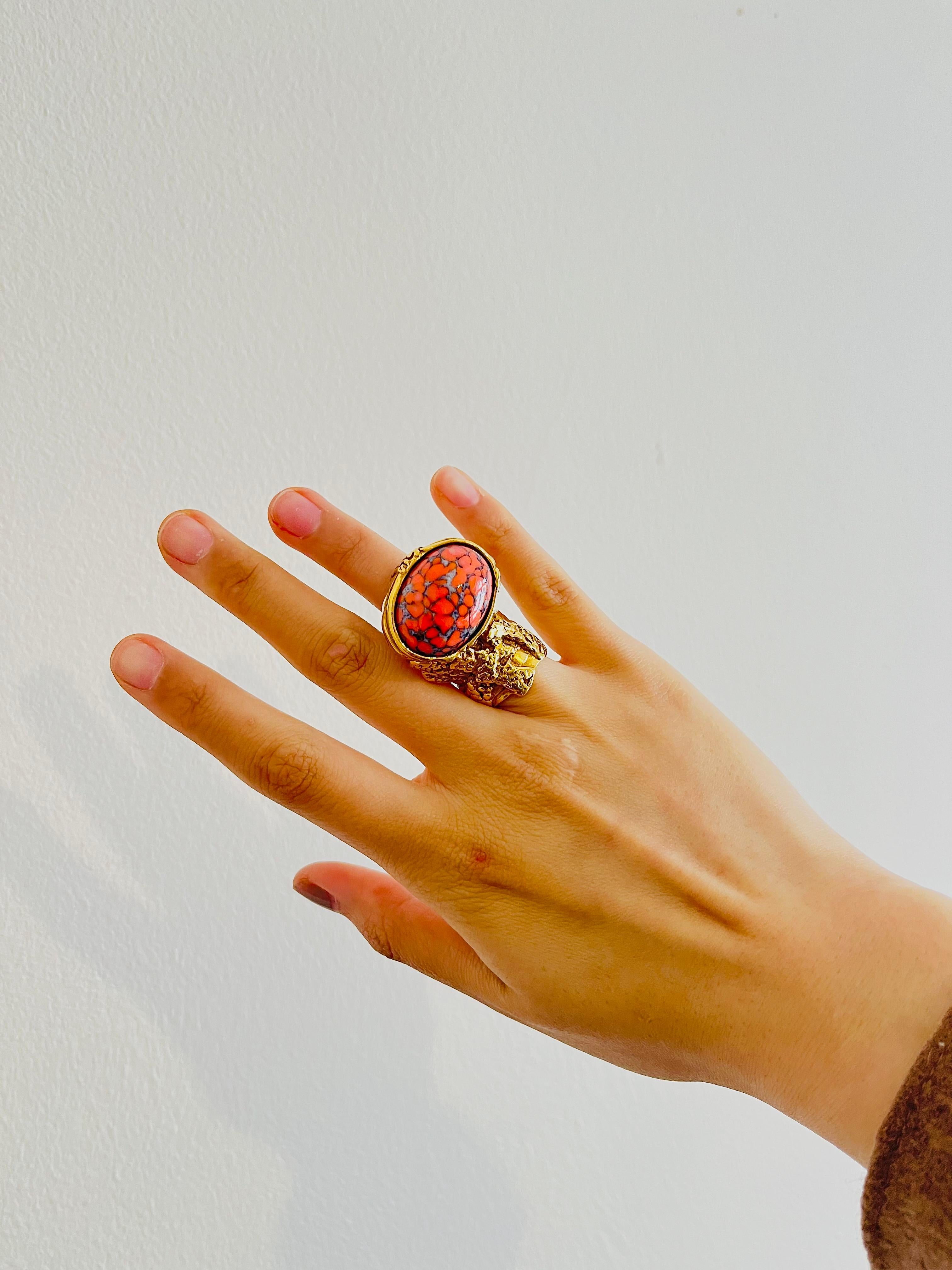 Yves Saint Laurent YSL Arty Orange Koralle Cabochon Statement Emaille-Ring, Größe 4 im Angebot 1