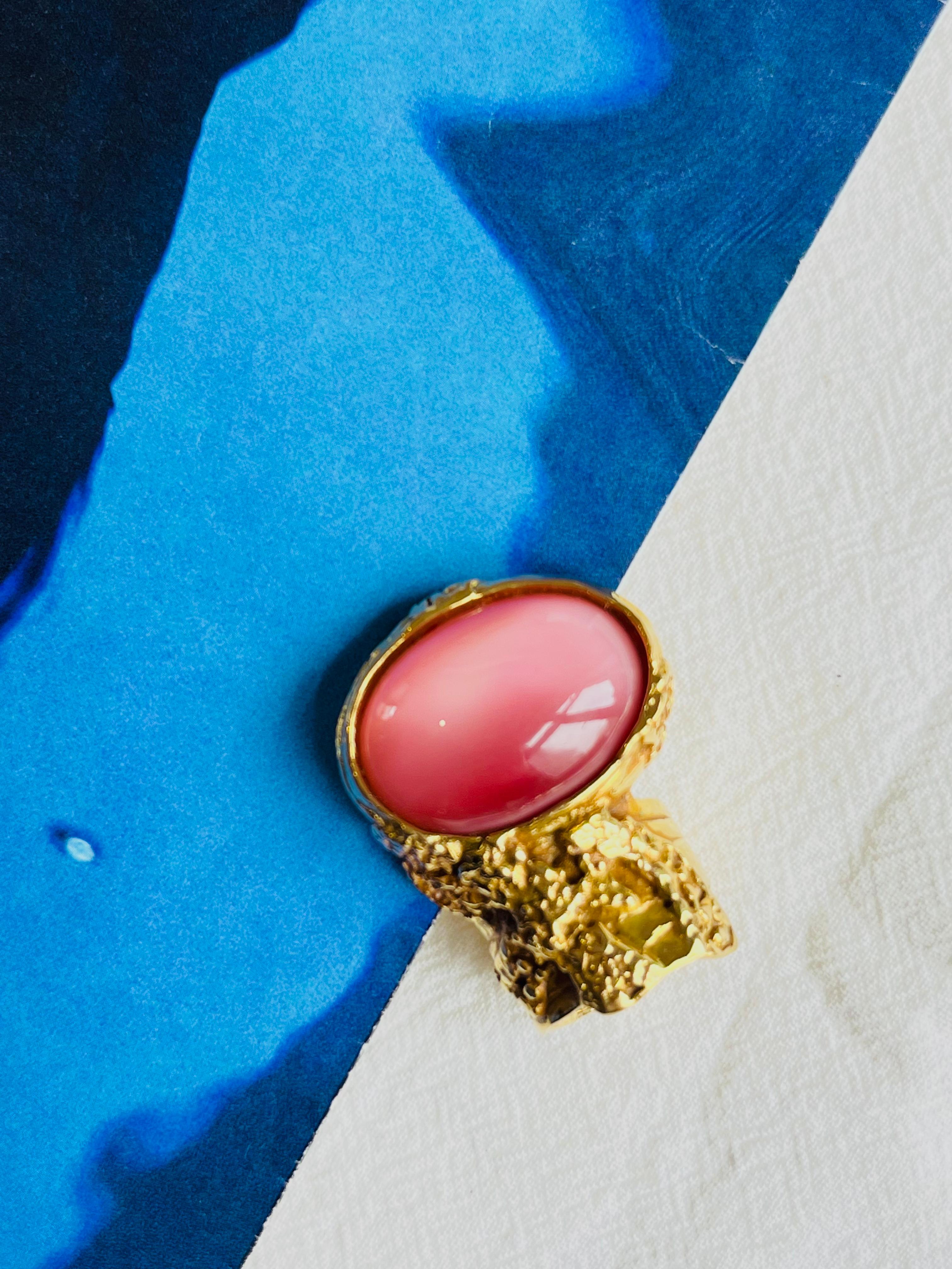 Very excellent condition. Vintage. Come with original box, pouch and certificate. 100% genuine. 

UK size: L / M.

Signed on the back YSL, Made in France.

_ _ _

Great for everyday wear. Come with velvet pouch and beautiful package.

Makes the