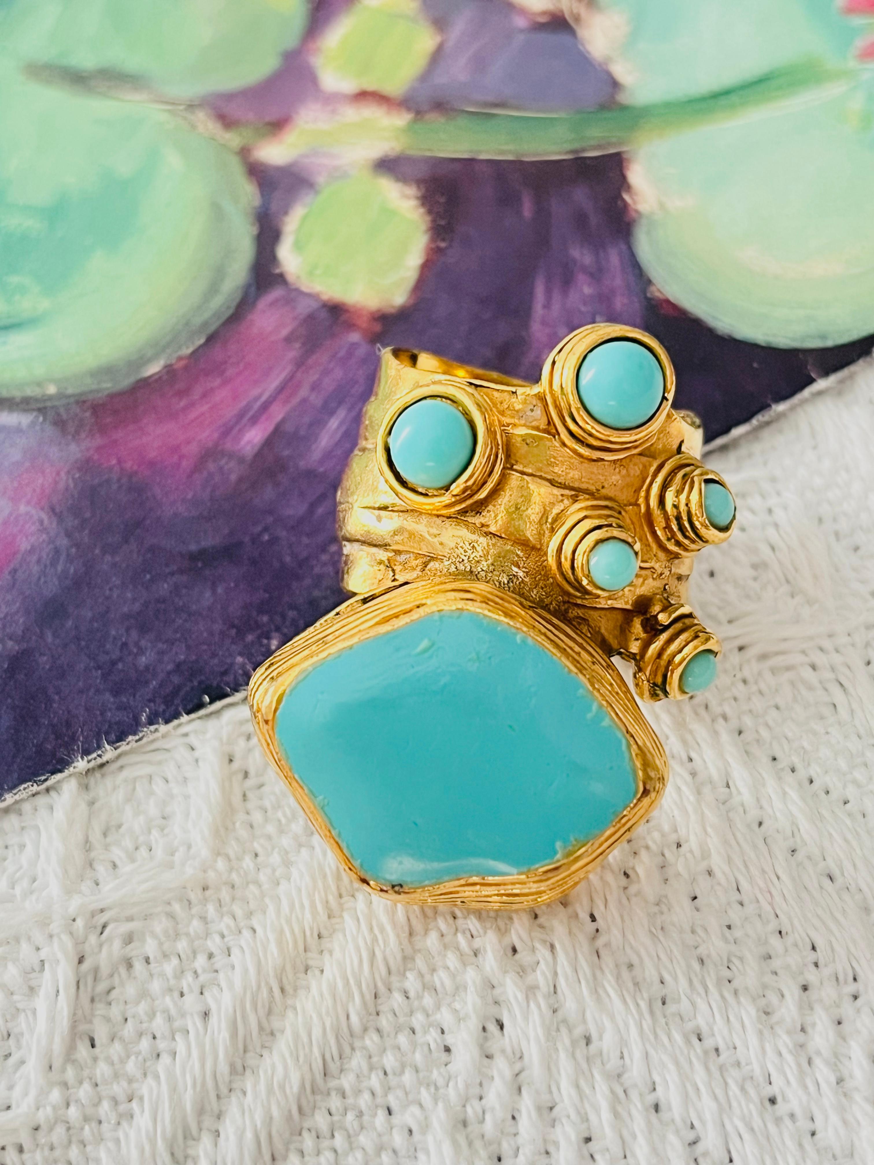 Yves Saint Laurent YSL Arty Vintage Unisex Türkis Hellgrün Cabochon Emaille Punkte klobig Aussage Ring, Größe 7, Gold-Ton

Sehr guter Zustand. Einige Kratzer oder Farbverluste auf der Rückseite. 100% echt.

Vintage By. Signiert auf der Rückseite