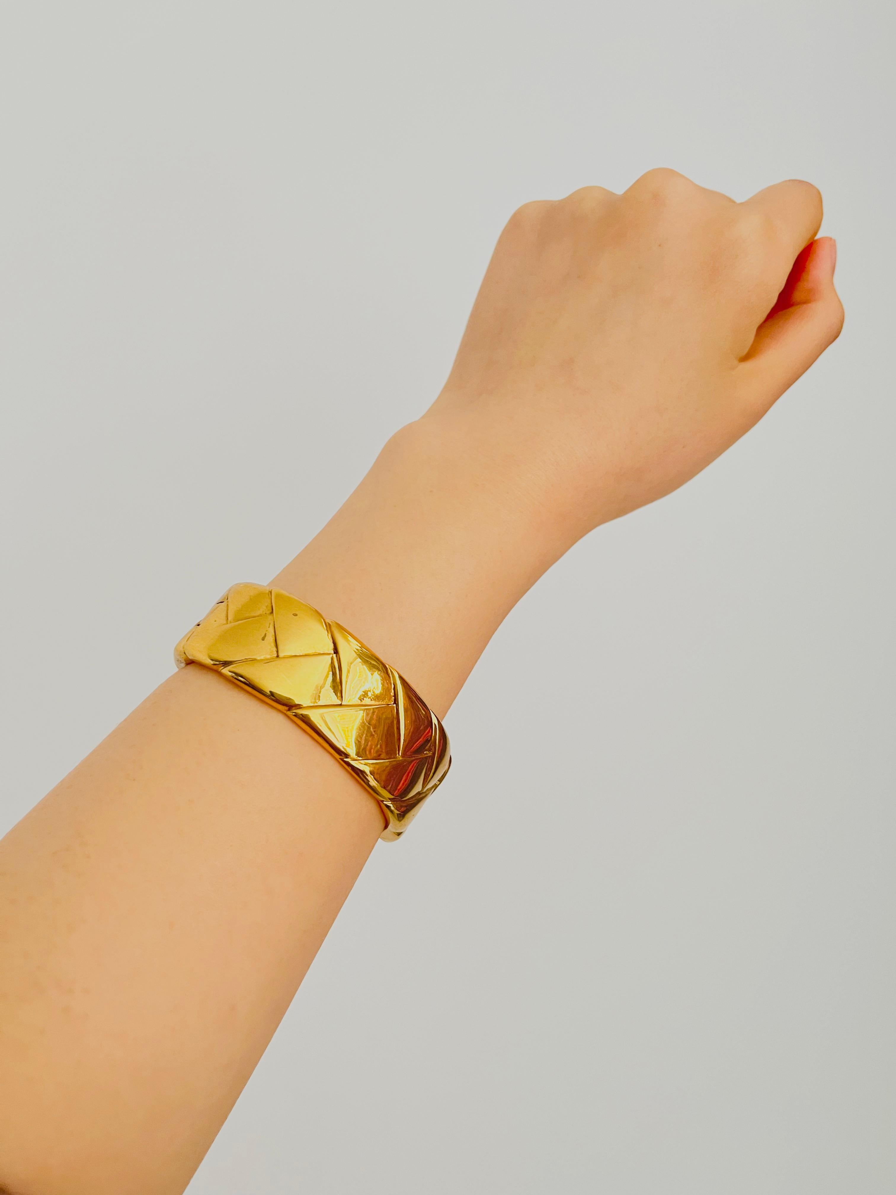 Yves Saint Laurent YSL Arty Vintage Glow Bracelet jonc en or matelassé Unisexe en vente