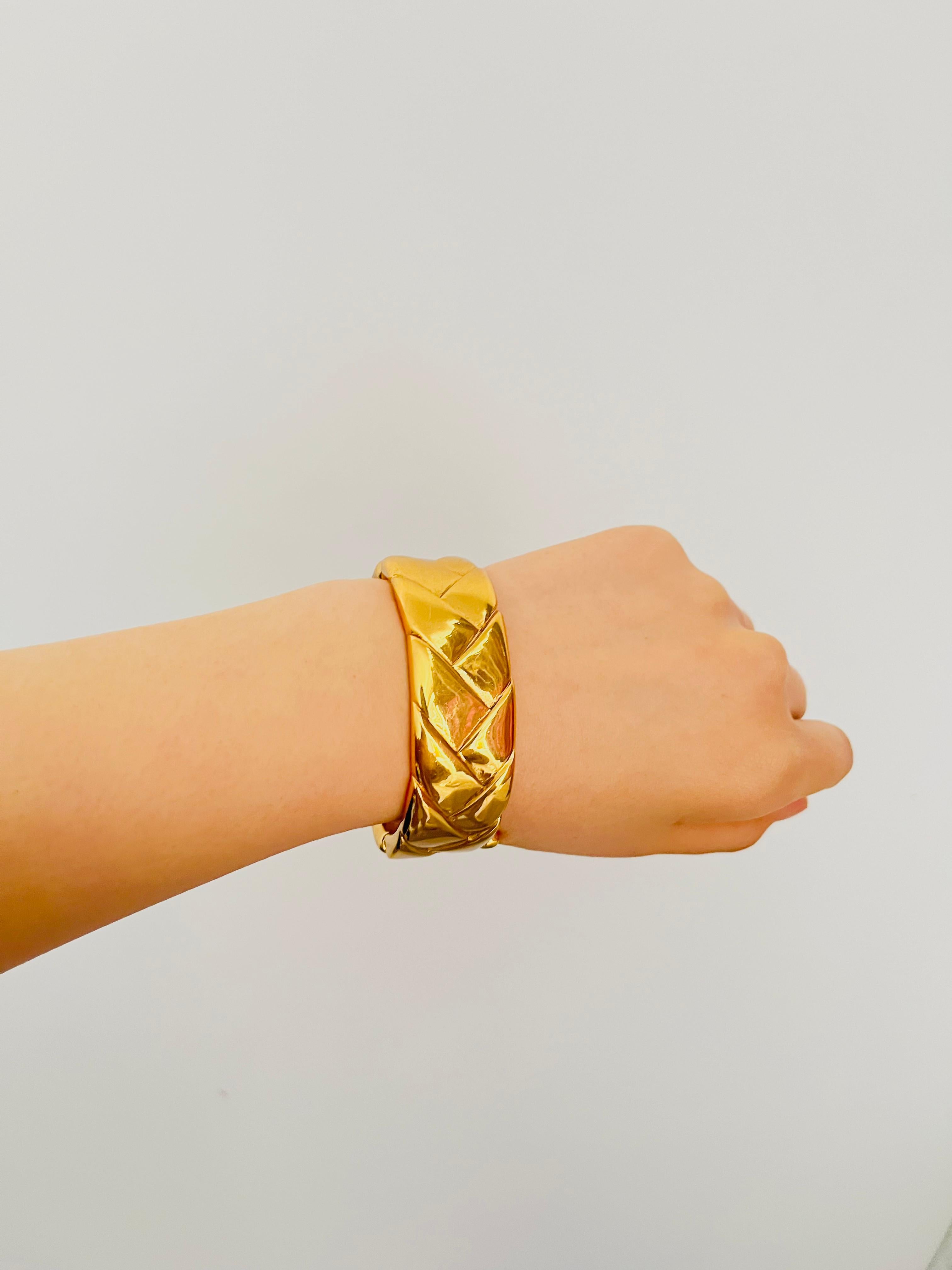 Yves Saint Laurent YSL Arty Vintage Glow Bracelet jonc en or matelassé en vente 1