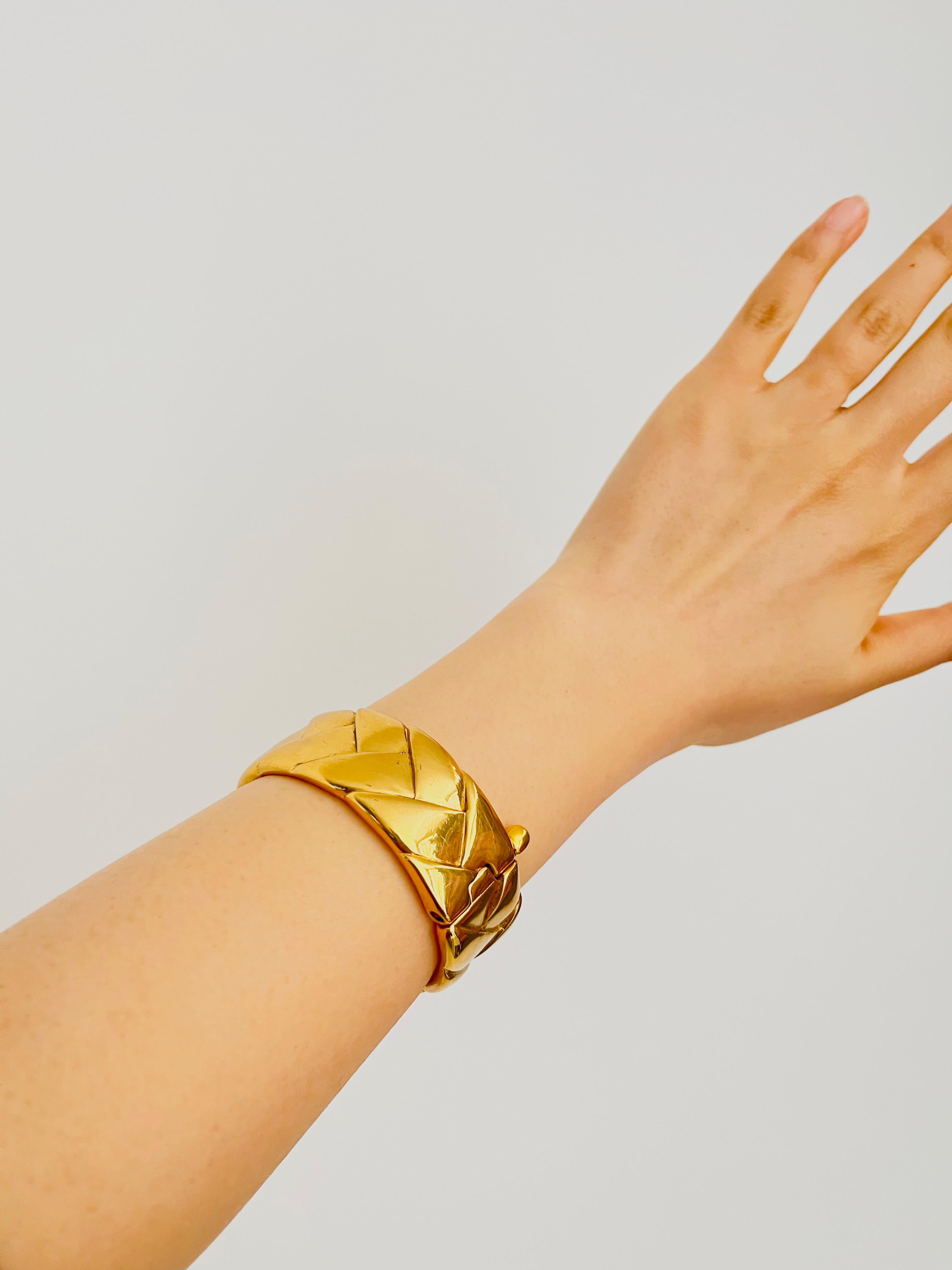 Yves Saint Laurent YSL Arty Vintage Glow Bracelet jonc en or matelassé en vente 2