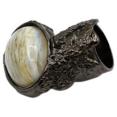 YVES SAINT LAURENT YSL Arty Anillo de cabujón blanco jaspeado tono rutenio