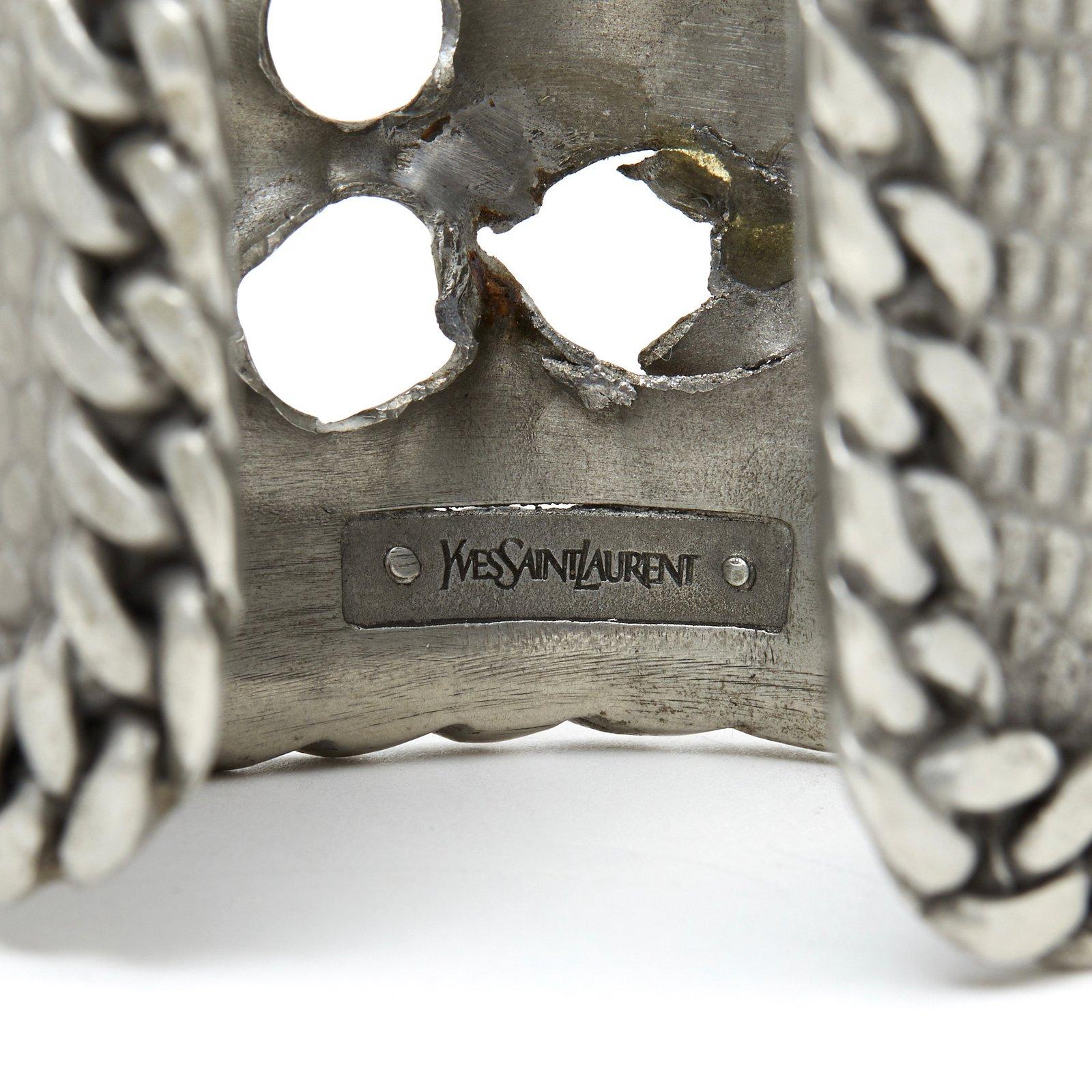 Yves Saint Laurent YSL-Armband Bullet Silber Metall Manschette Tom Ford im Zustand „Hervorragend“ im Angebot in PARIS, FR