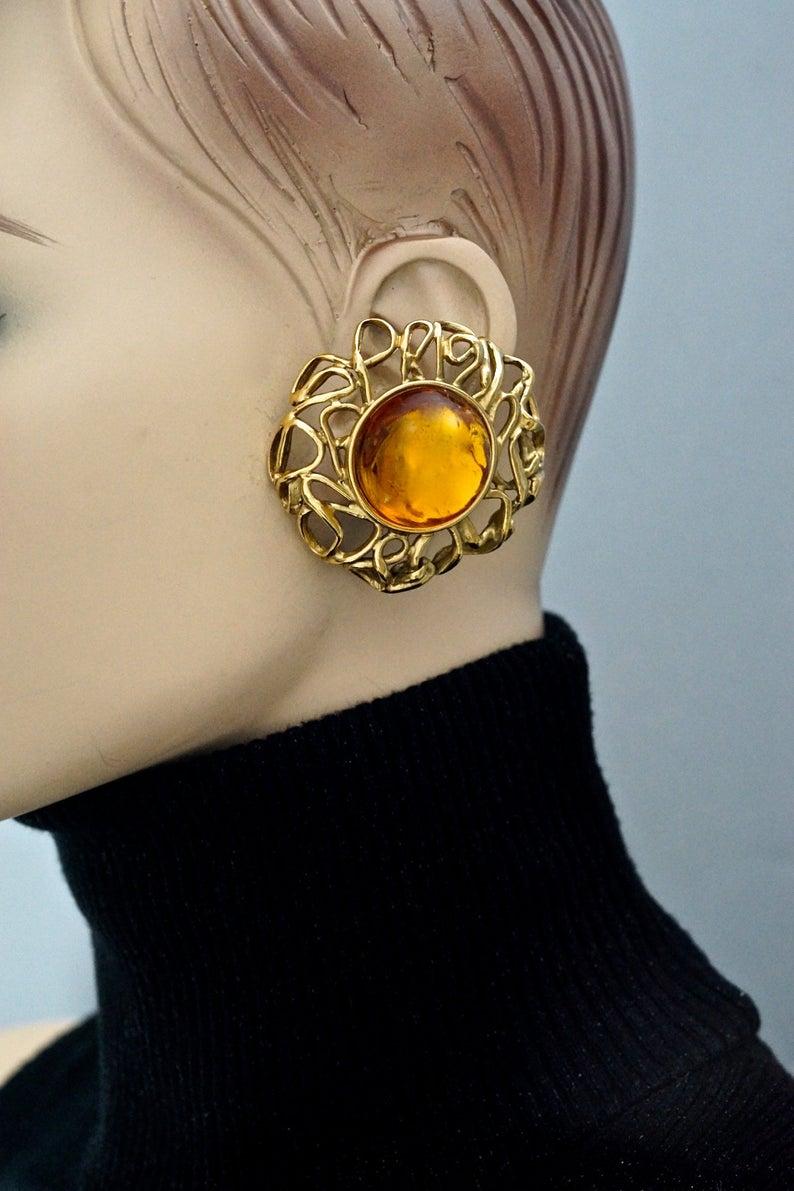 Vintage YVES SAINT LAURENT Ysl by Robert Goossens Citrine Cabochon Wire Cage Earrings

Measurements:
Height: 2.16 inches (5.5 cm)
Width: 2.16 inches (5.5 cm)
Weight per Earring: 29 grams

Features:
- 100% Authentic YVES SAINT LARENT by Robert