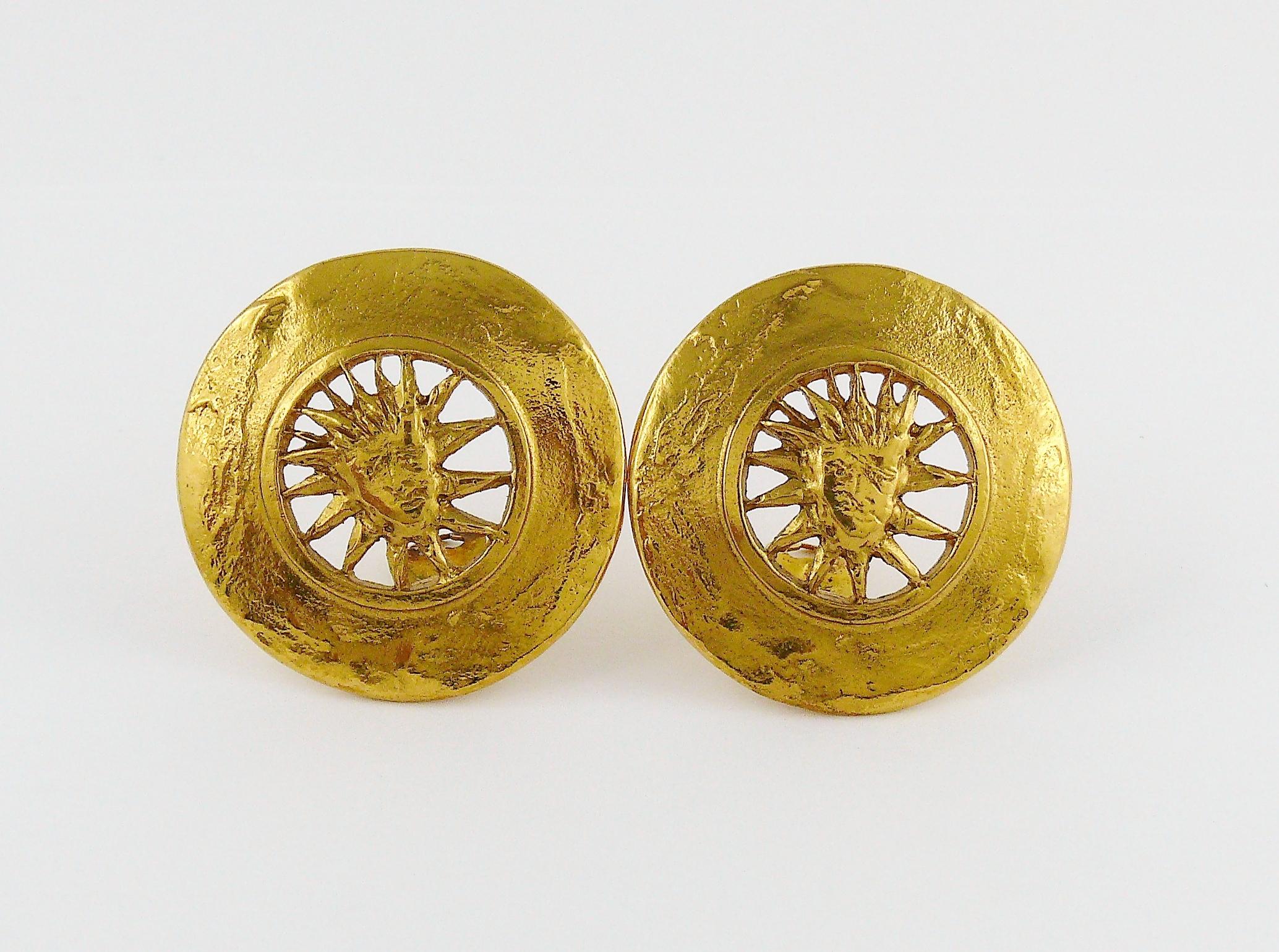 Yves Saint Laurent YSL Vintage Sun Face Disc Clip On Earrings In Excellent Condition For Sale In Nice, FR