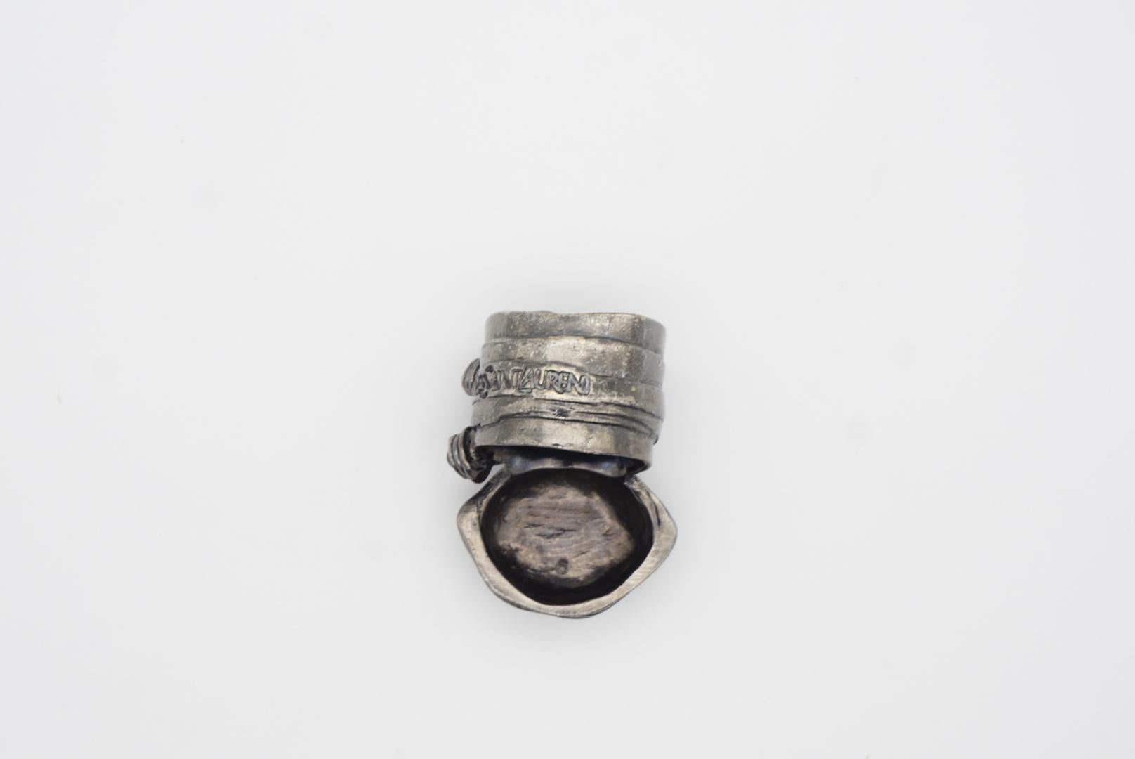 Yves Saint Laurent YSL Cabochon Schwarzer Emaille-Doten-Ring aus Silber, Größe 6 im Angebot 6