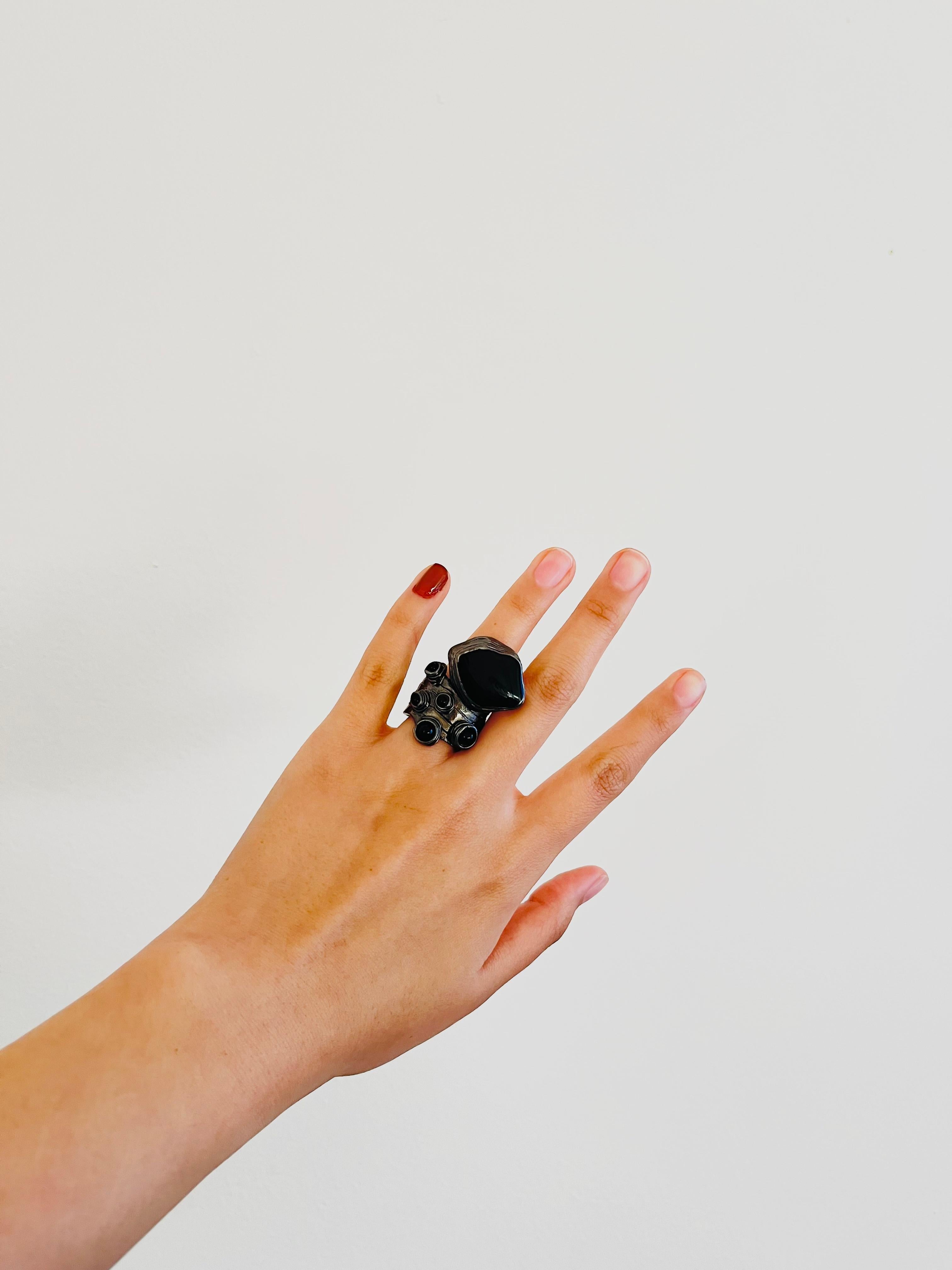 Yves Saint Laurent YSL Cabochon Schwarzer Emaille-Doten-Ring aus Silber, Größe 6 für Damen oder Herren im Angebot