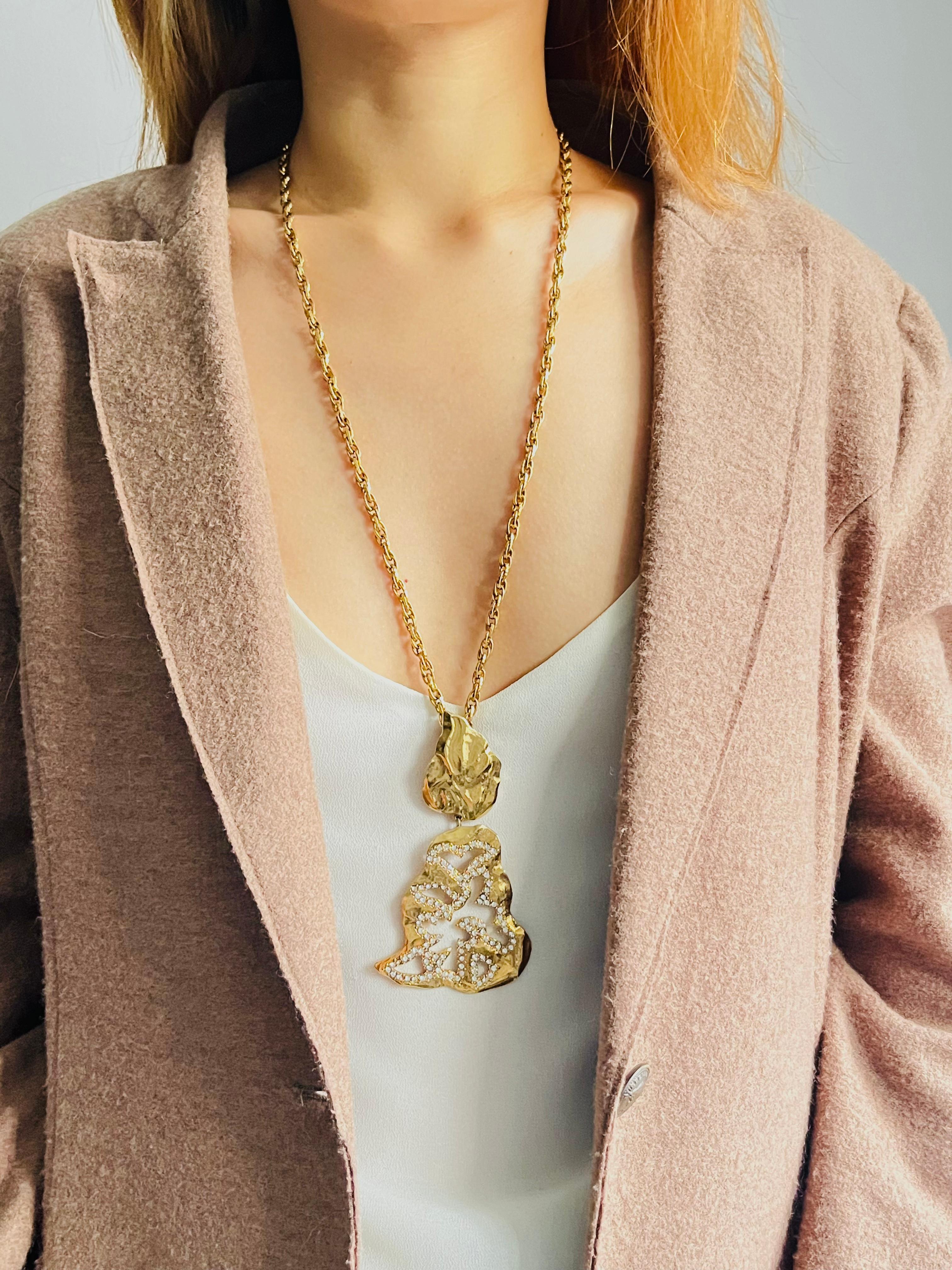 Yves Saint Laurent YSL Collar largo calado de cristal con doble hoja colgante en venta 1