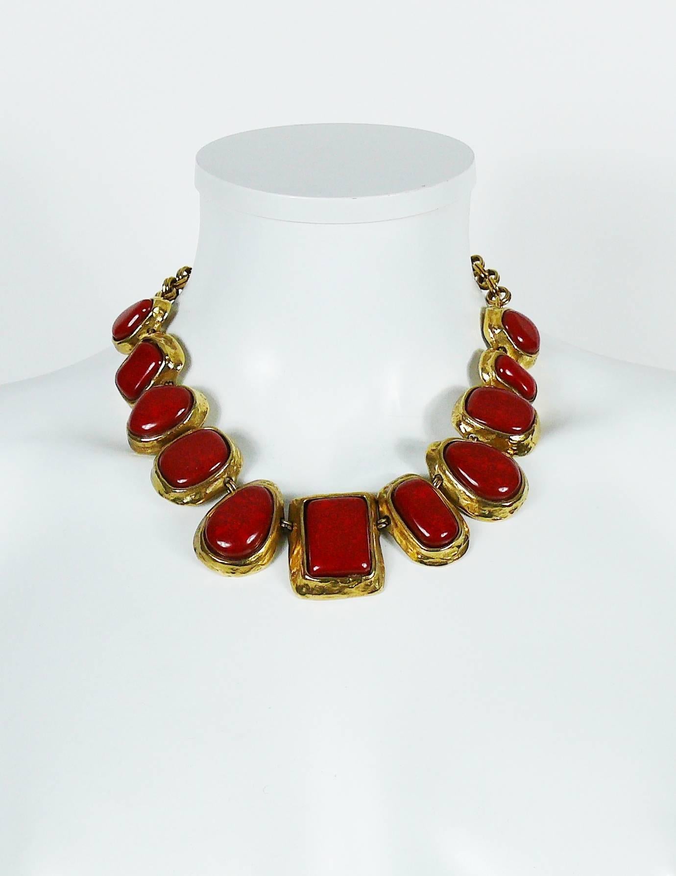 YVES SAINT LAURENT gorgeous vintage necklace featuring faux coral resin cabochons in texured irregular shape gold tone links.

T-bar closure.
Love hearts clasps.

Embossed with YVES SAINT LAURENT signature on the hearts.
Made in France.

Indicative