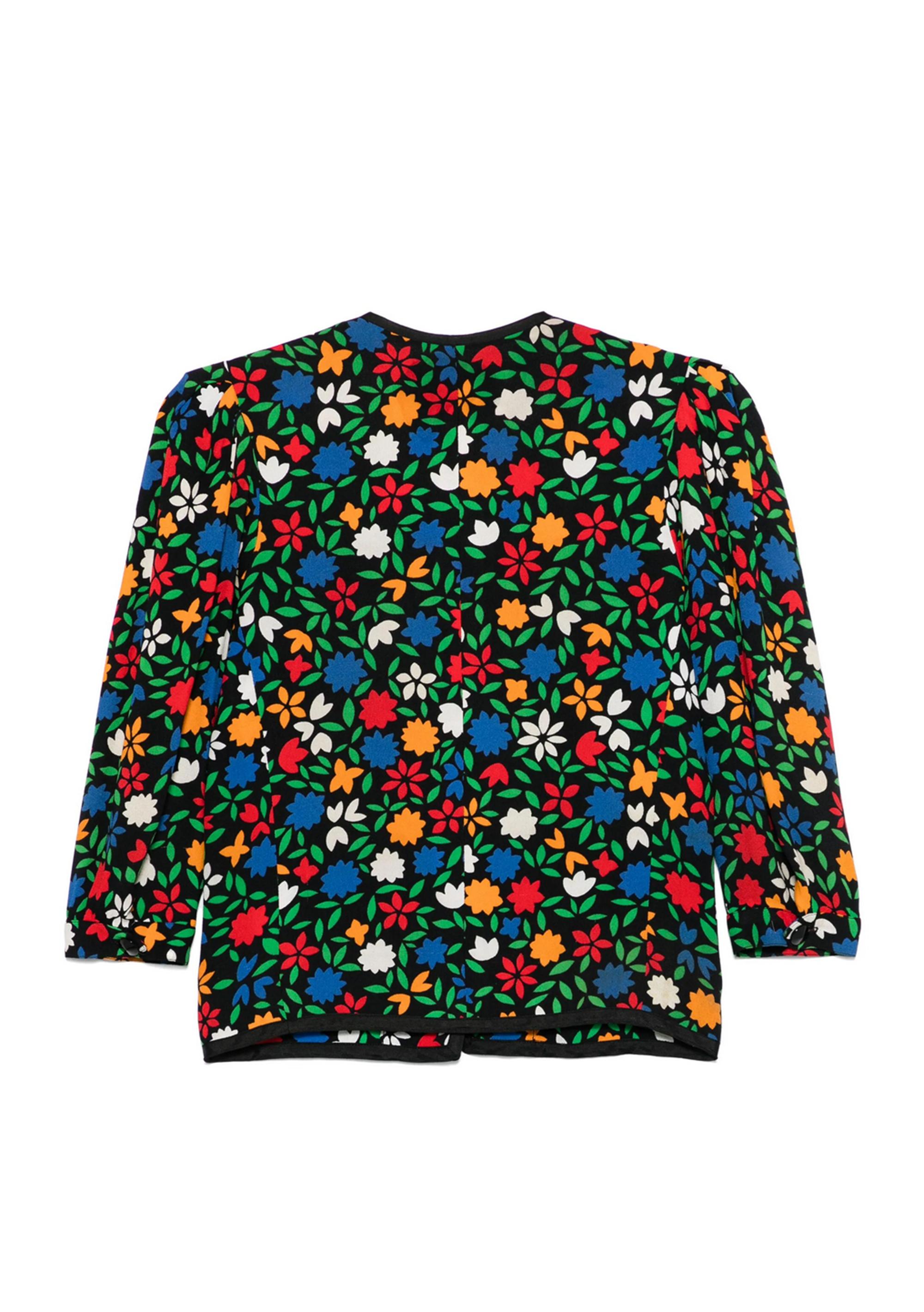 Yves Saint Laurent YSL 1960s floral-print jacket featuring an all-over floral print, front button fastening, three-quarter length sleeves, buttoned cuffs, straight hem.
Circa 1979
Composition: 100% viscose
Estimated size 36fr/ US4/ UK8
Made in