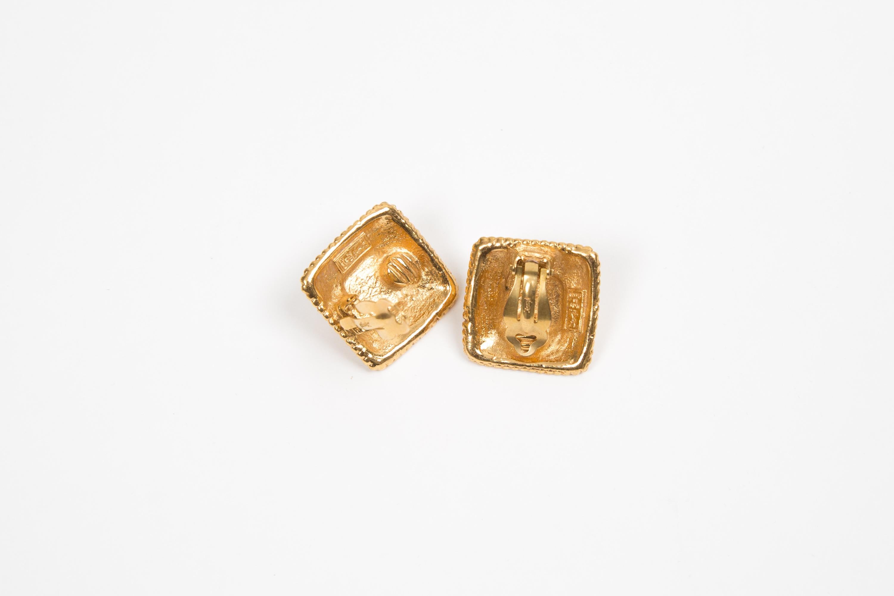 Yves Saint Laurent YSL Orecchini a clip in oro e ambra con vetro fuso In condizioni buone in vendita a Paris, FR