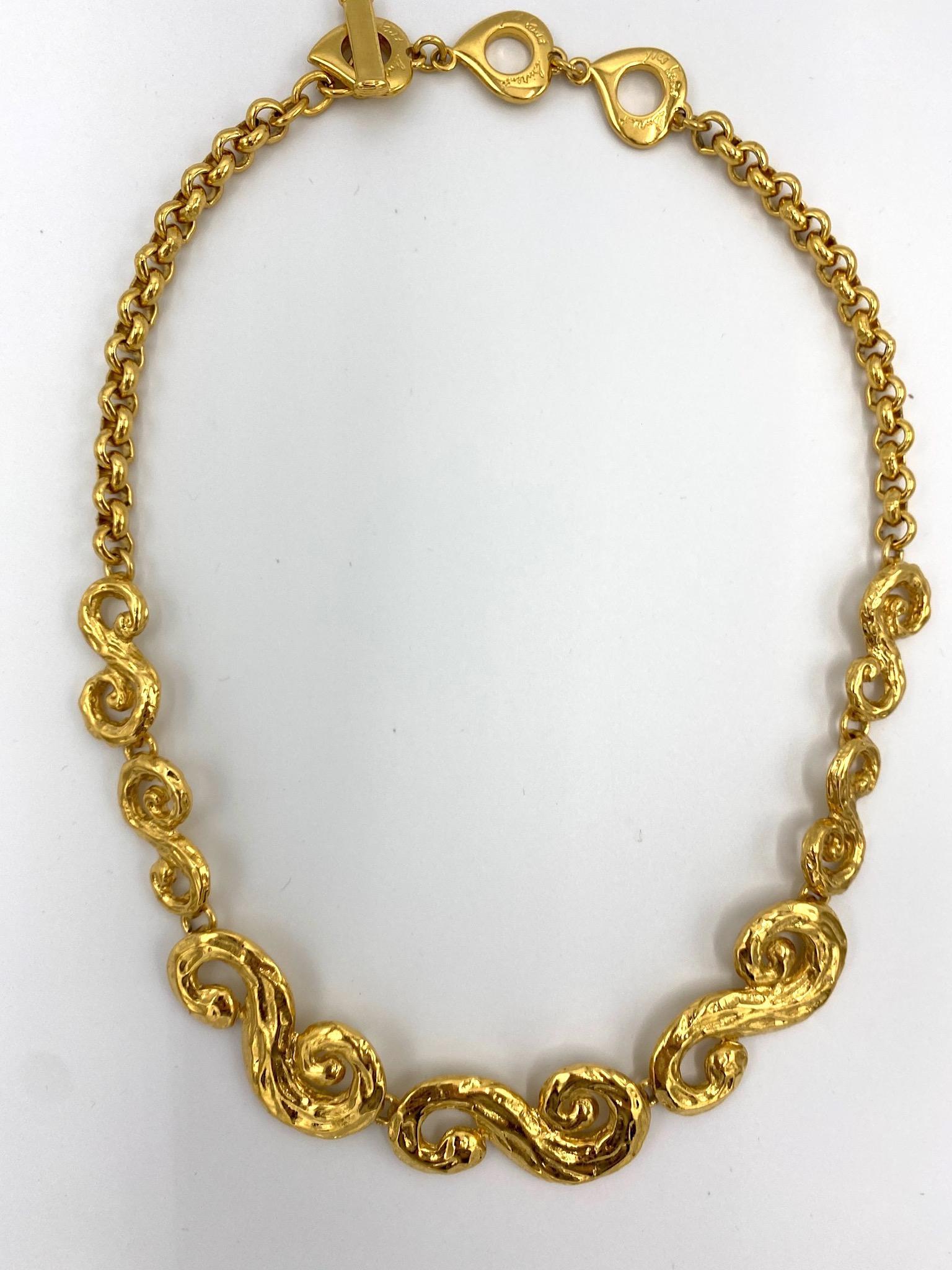 An elegant and versatile Yves Saint Laurent necklace from the 1980s. The necklace is 18K gold plate. It is comprised of three larger S shape links in the front withe two smaller S shape links flanking each side followed by round link chain. The S