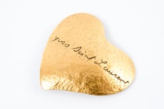 Yves Saint Laurent Yves Saint Laurent Broche en forme de grand cœur en métal doré