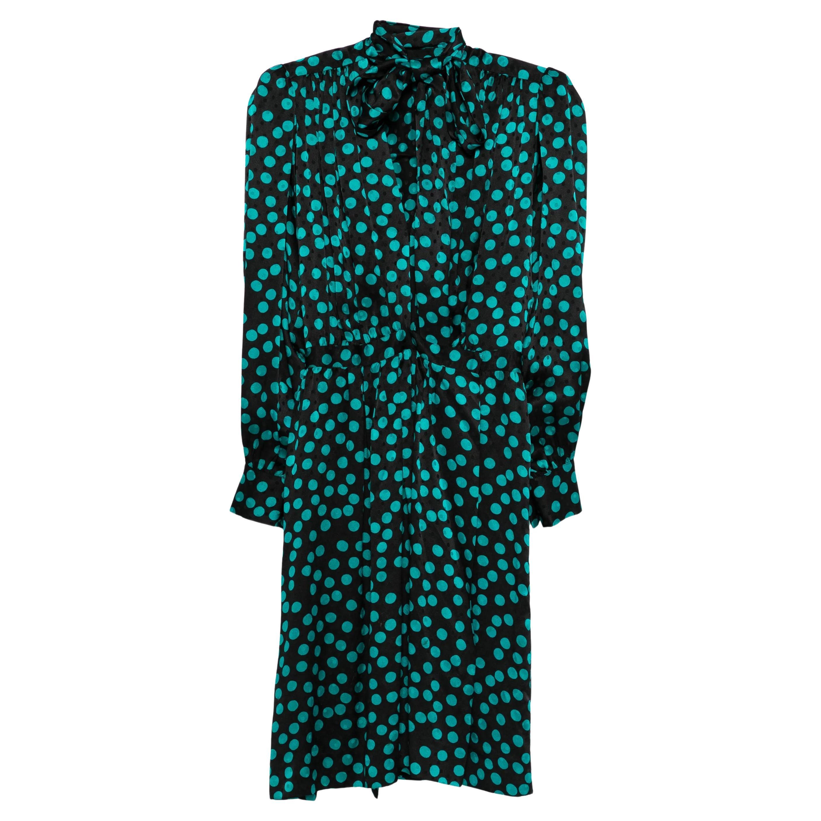 Yves Saint Laurent Greene 
Greene Greene Robe en soie imprimée en vente