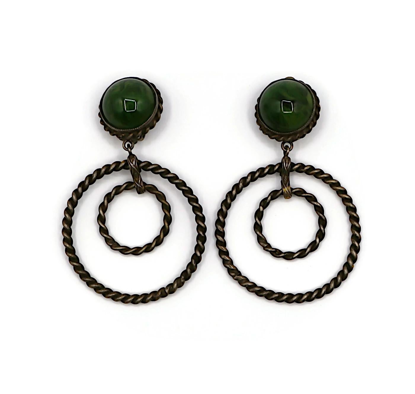 Donna Yves Saint Laurent YSL Orecchini pendenti in resina verde con cabochon in vendita