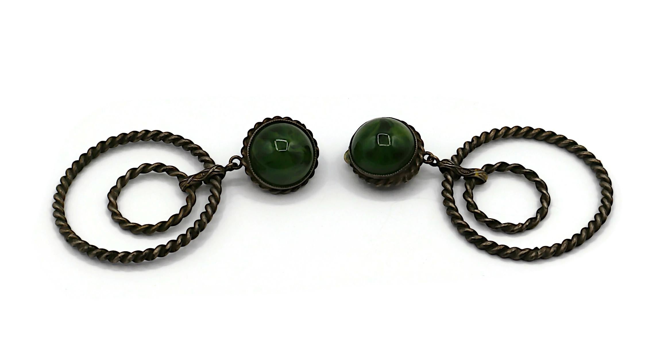 Yves Saint Laurent YSL Orecchini pendenti in resina verde con cabochon in vendita 2